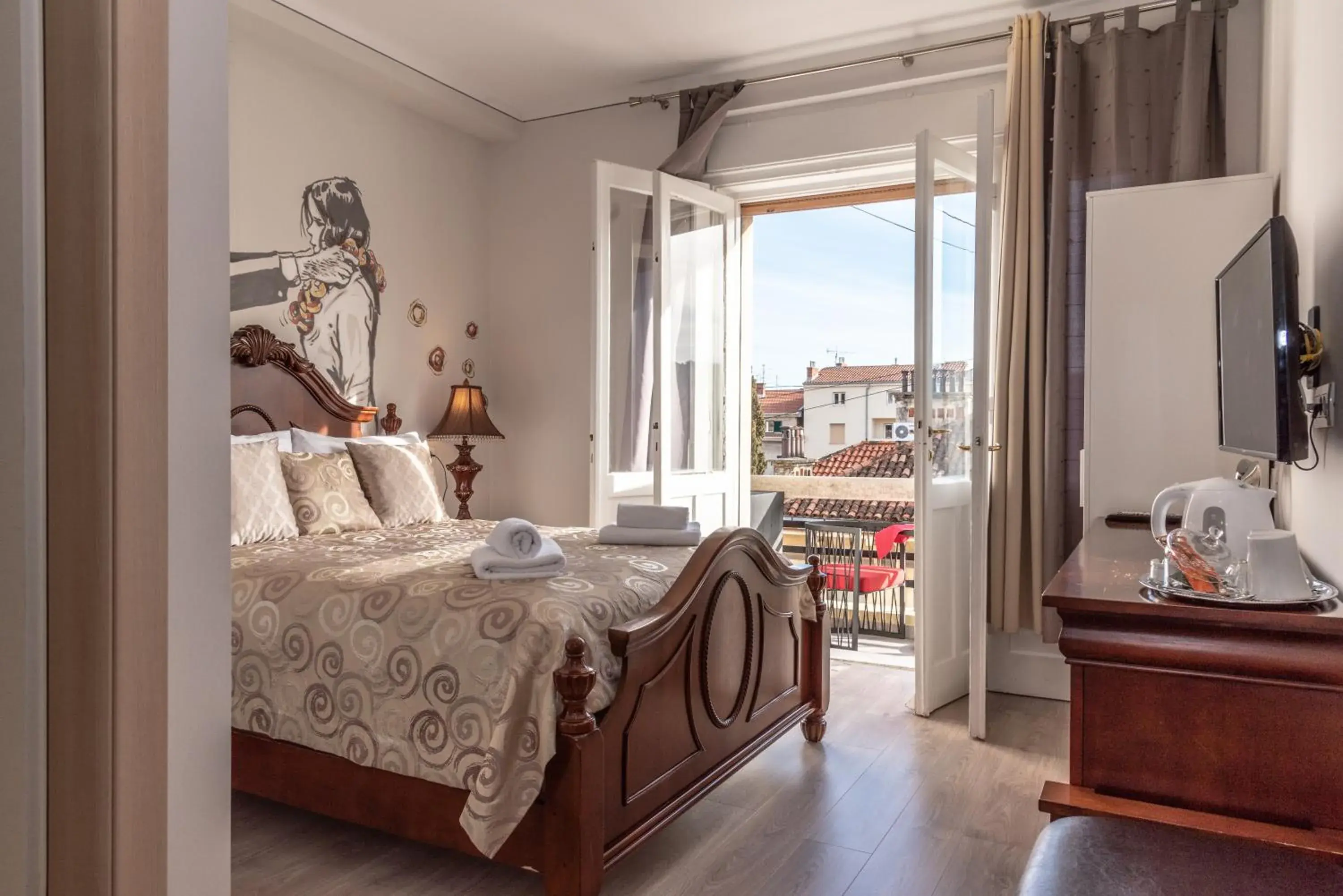 Deluxe Double Room with City View in Metropole Luxury Rooms Split Deluxe Double Room with City View in Metropole Luxury Rooms Split