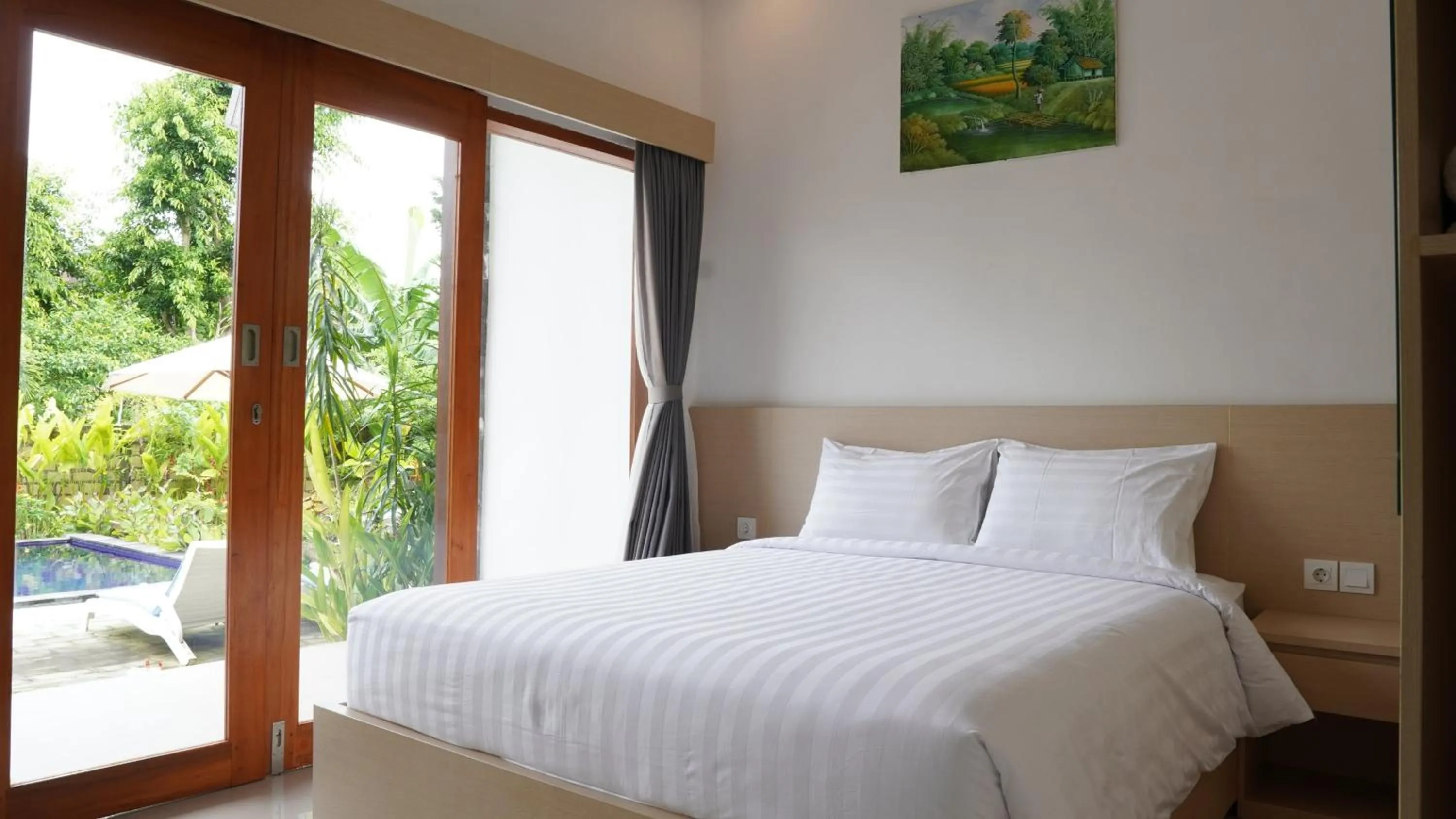 Bed in Artaloka Hotel & Restaurant