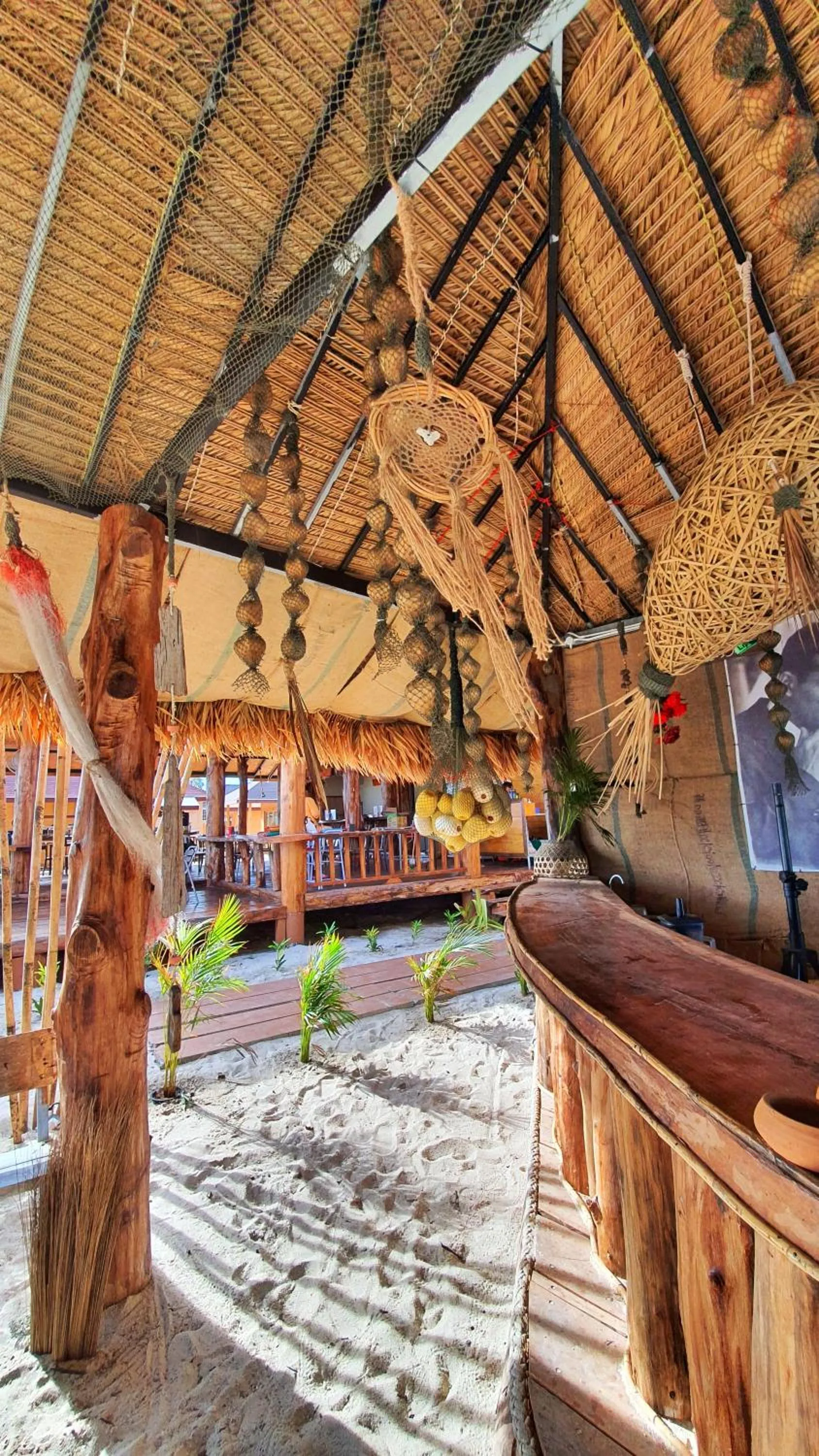 Restaurant/places to eat in Zodiac Seesun Resort