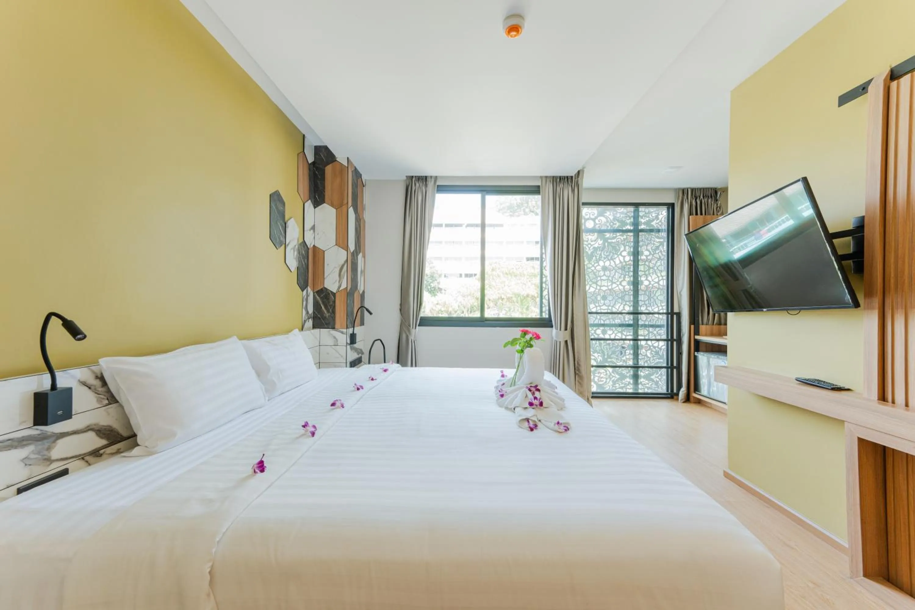 Bed in Sky Wave Patong