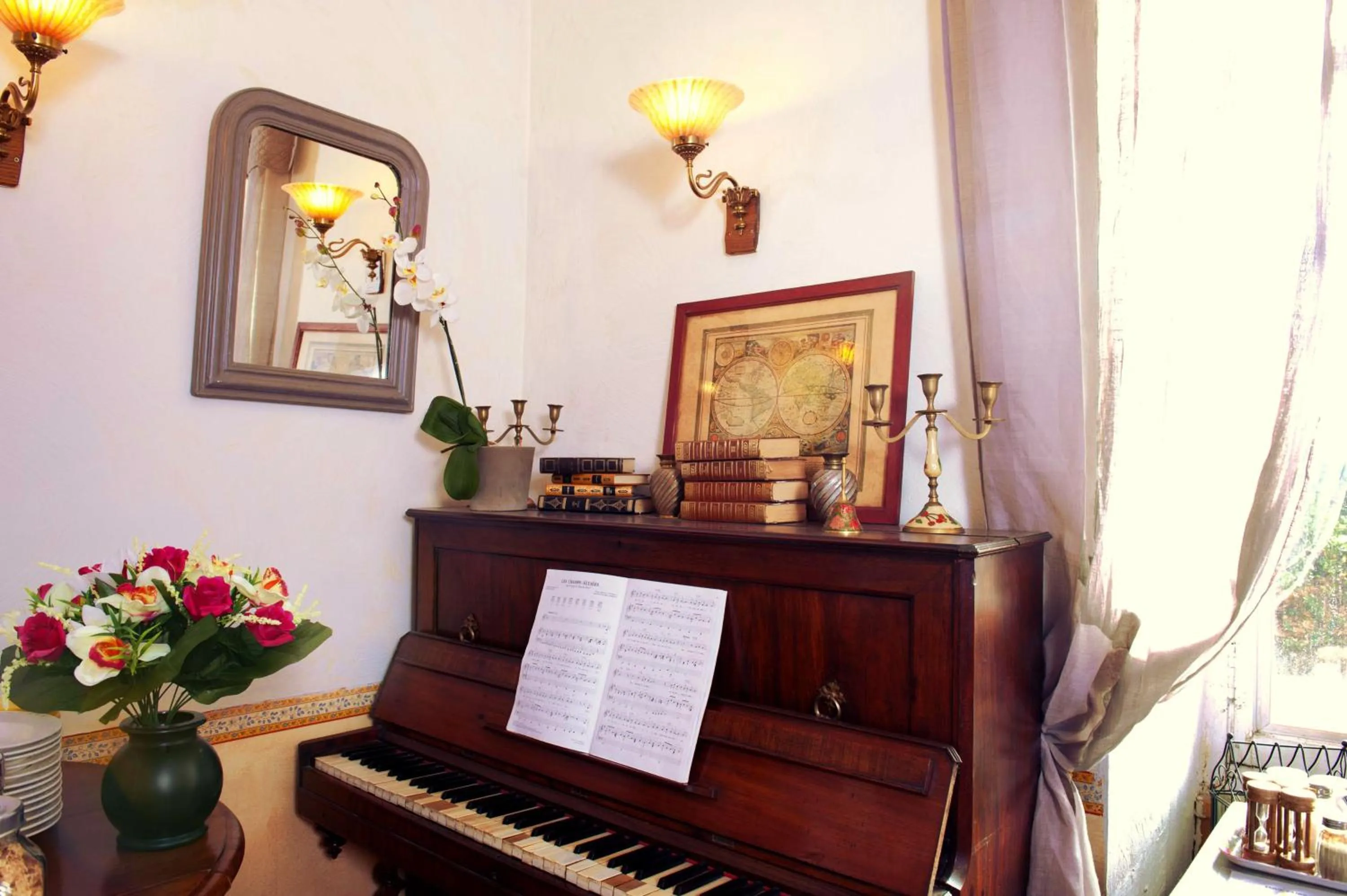 Living room in Hôtel du Parc, Avignon Est, The Originals City,