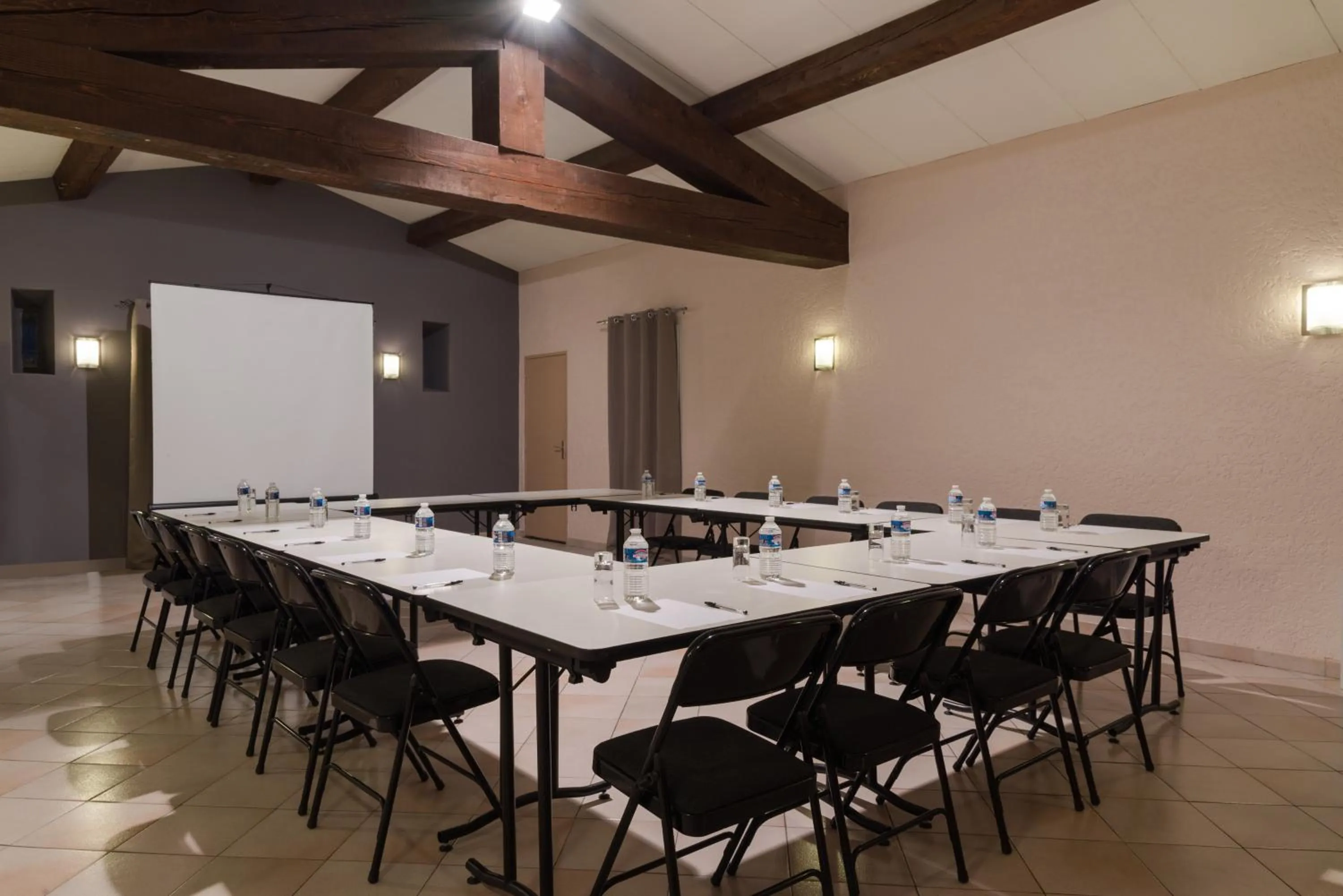 Meeting/conference room in Hôtel du Parc, Avignon Est, The Originals City,