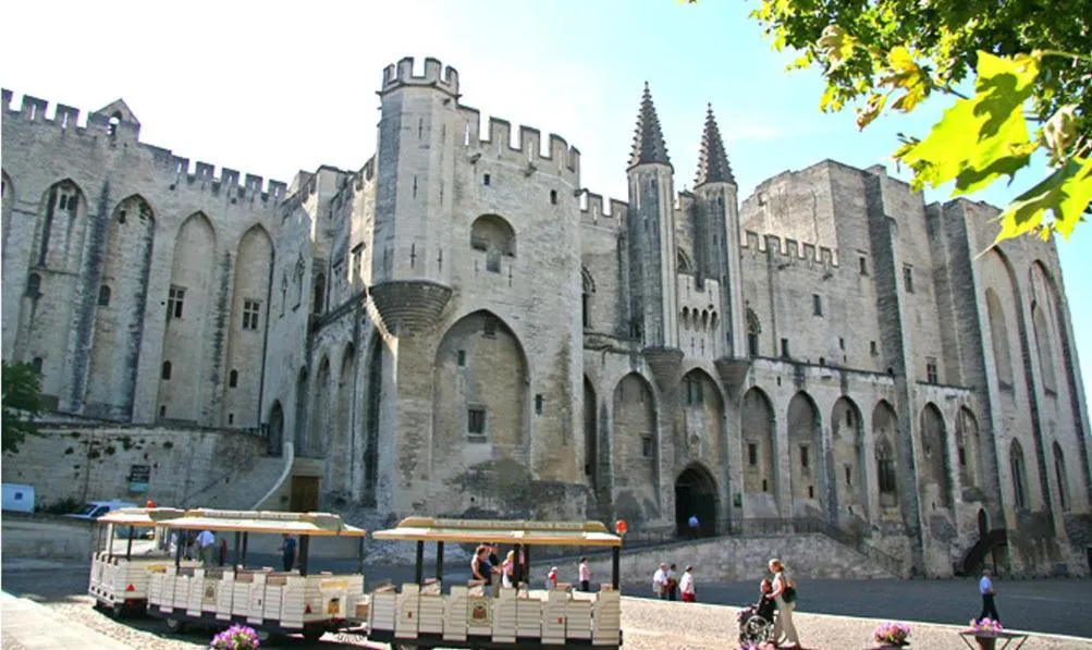 Nearby landmark in Hôtel du Parc, Avignon Est, The Originals City,