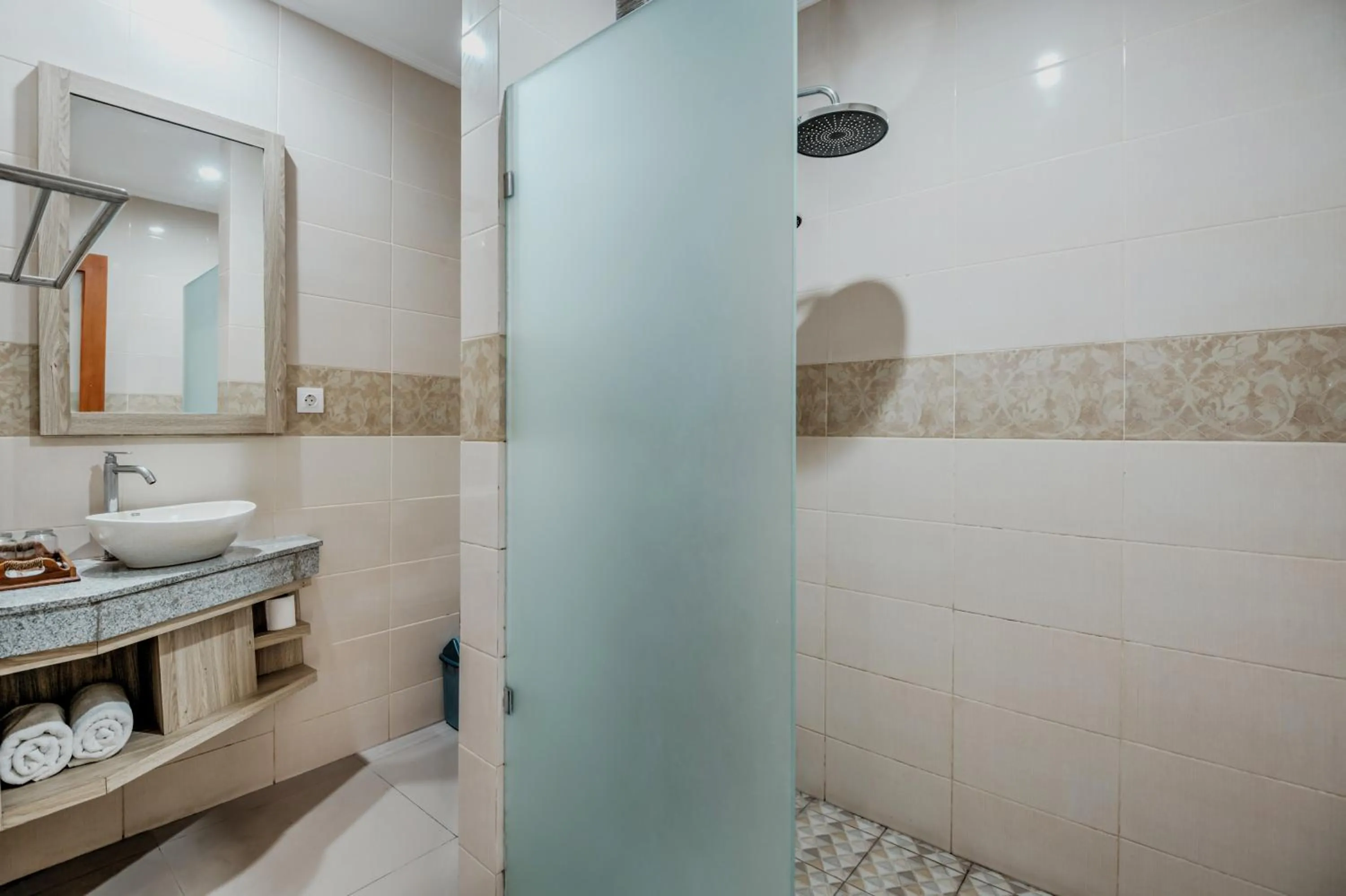 Shower in D Sarian Seminyak