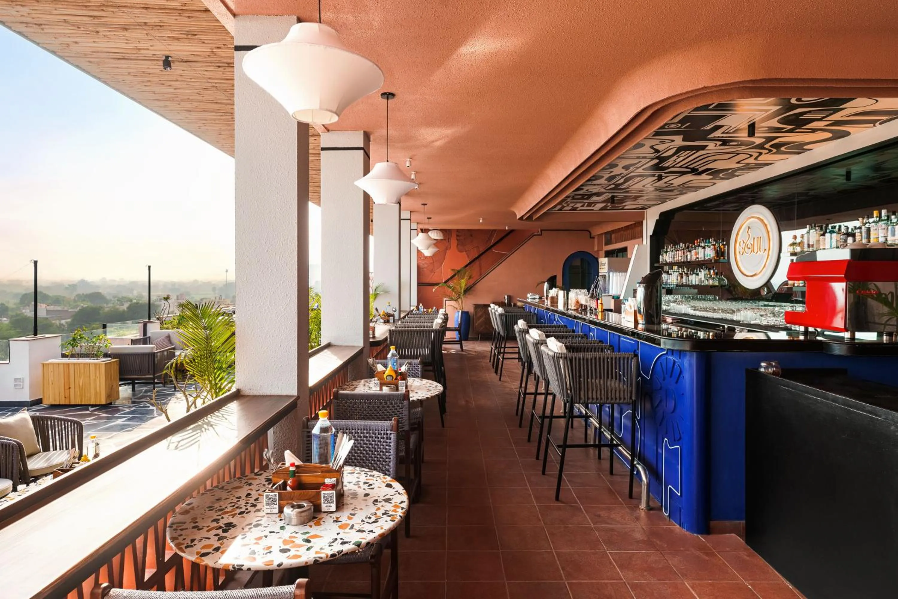 Lounge or bar in The Sierra - By The Lake