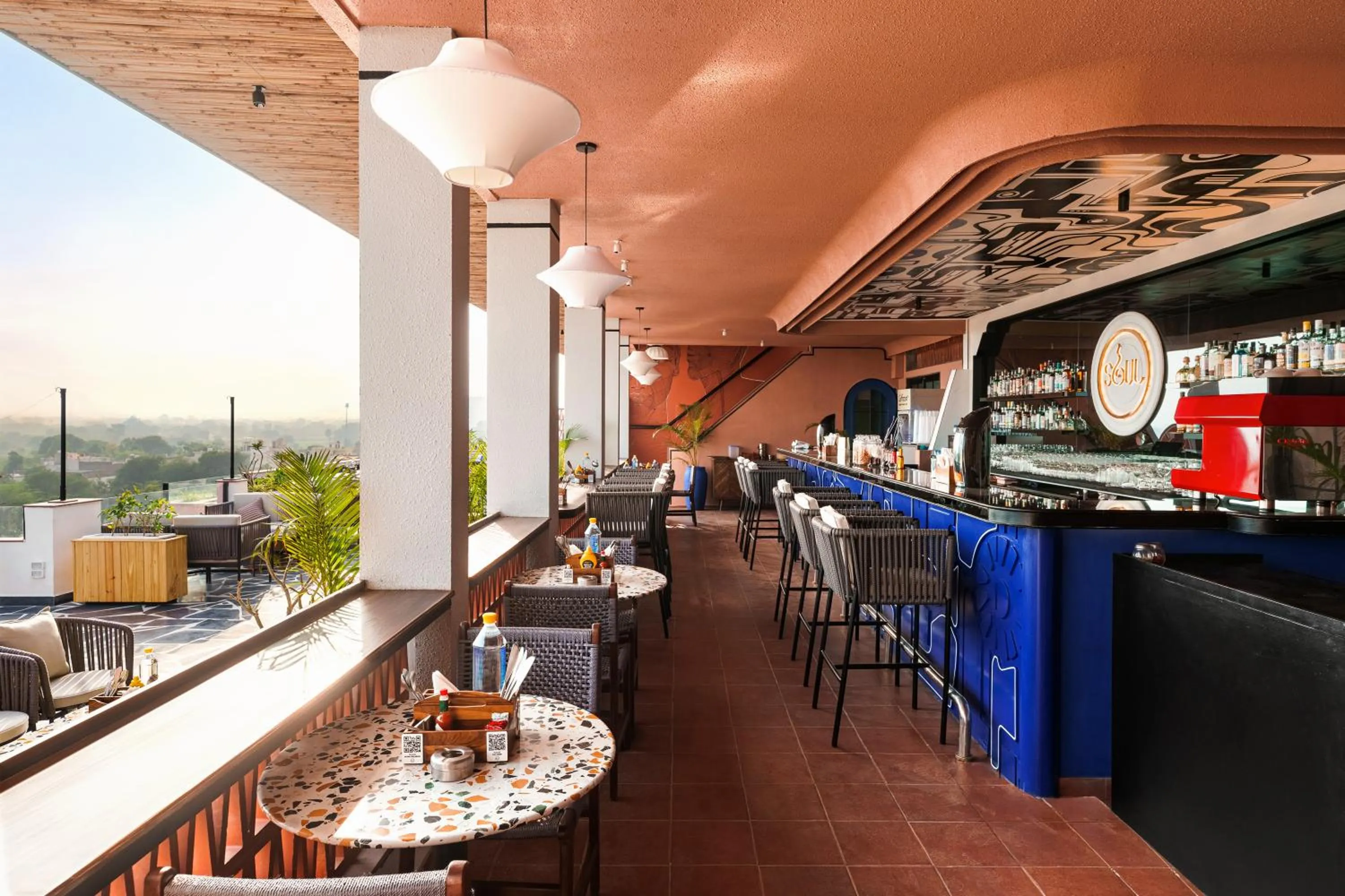 Restaurant/places to eat in The Sierra - By The Lake