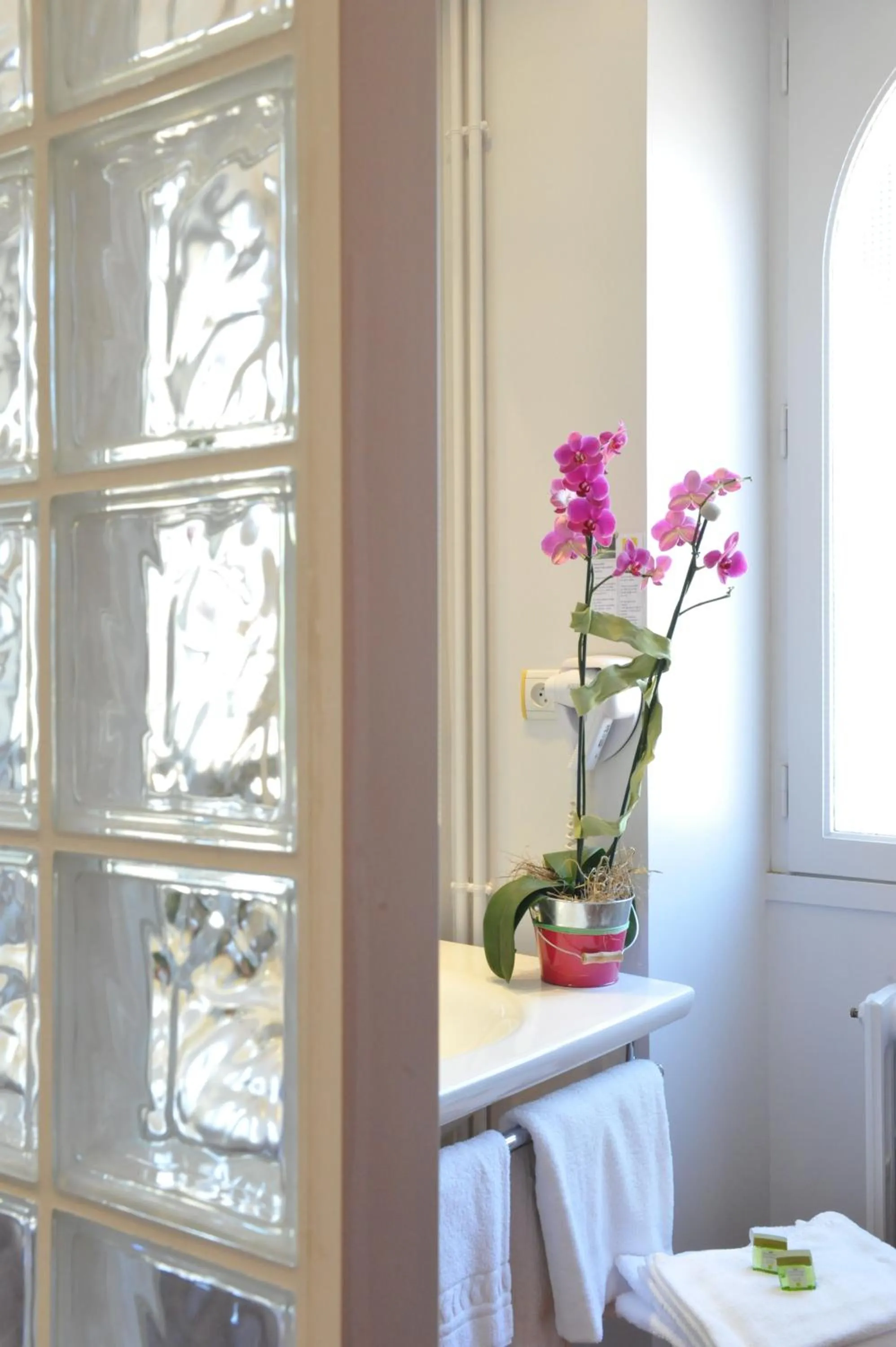 Bathroom in Logis Le Parc Hotel & Spa