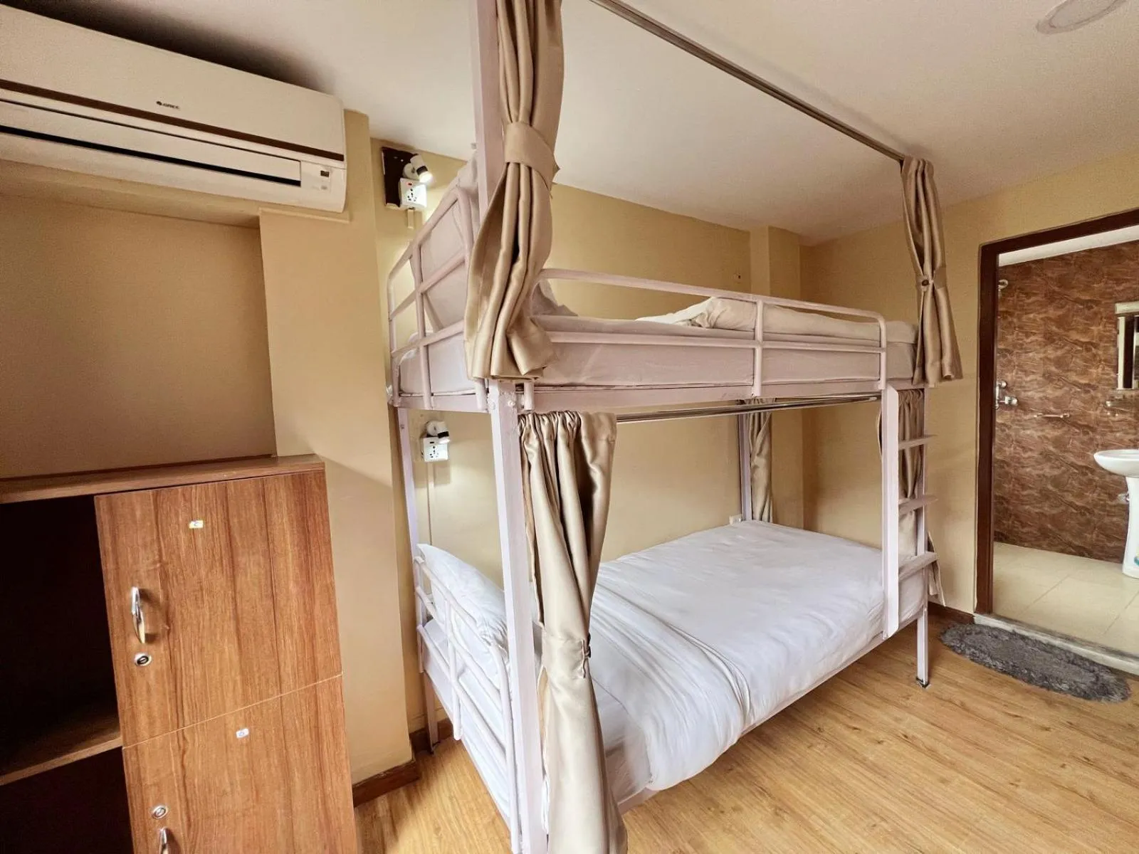 Bedroom, Bed in Holiday Hostel