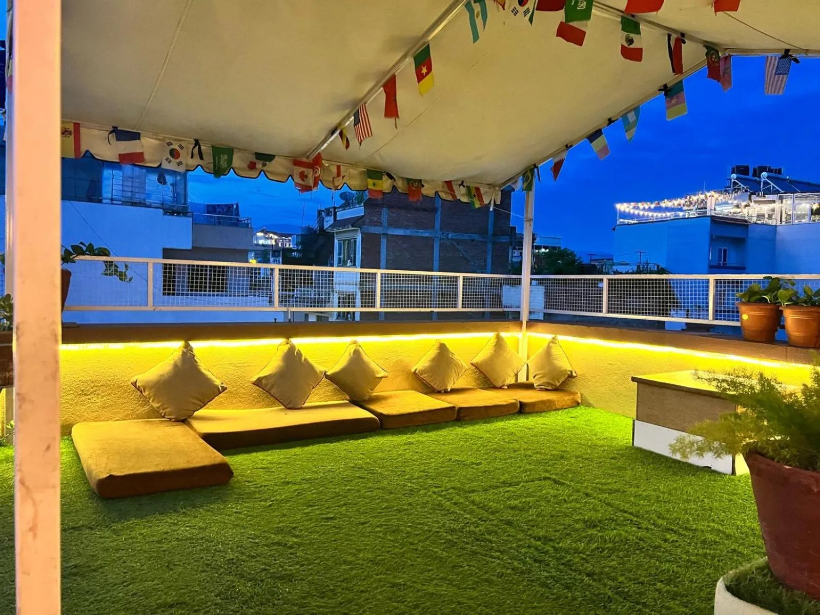 Restaurant/places to eat in Holiday Hostel