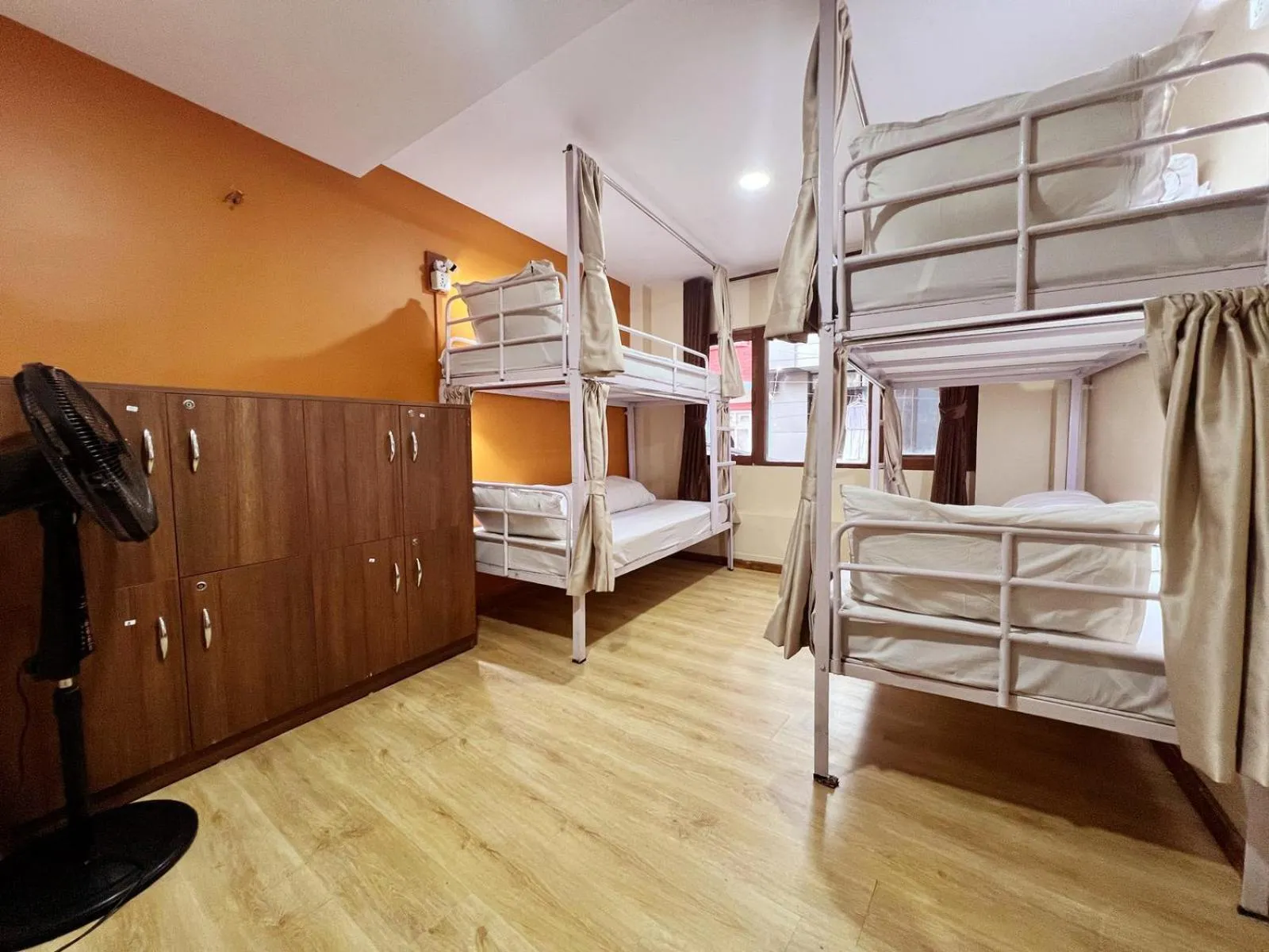 bunk bed, Bed in Holiday Hostel