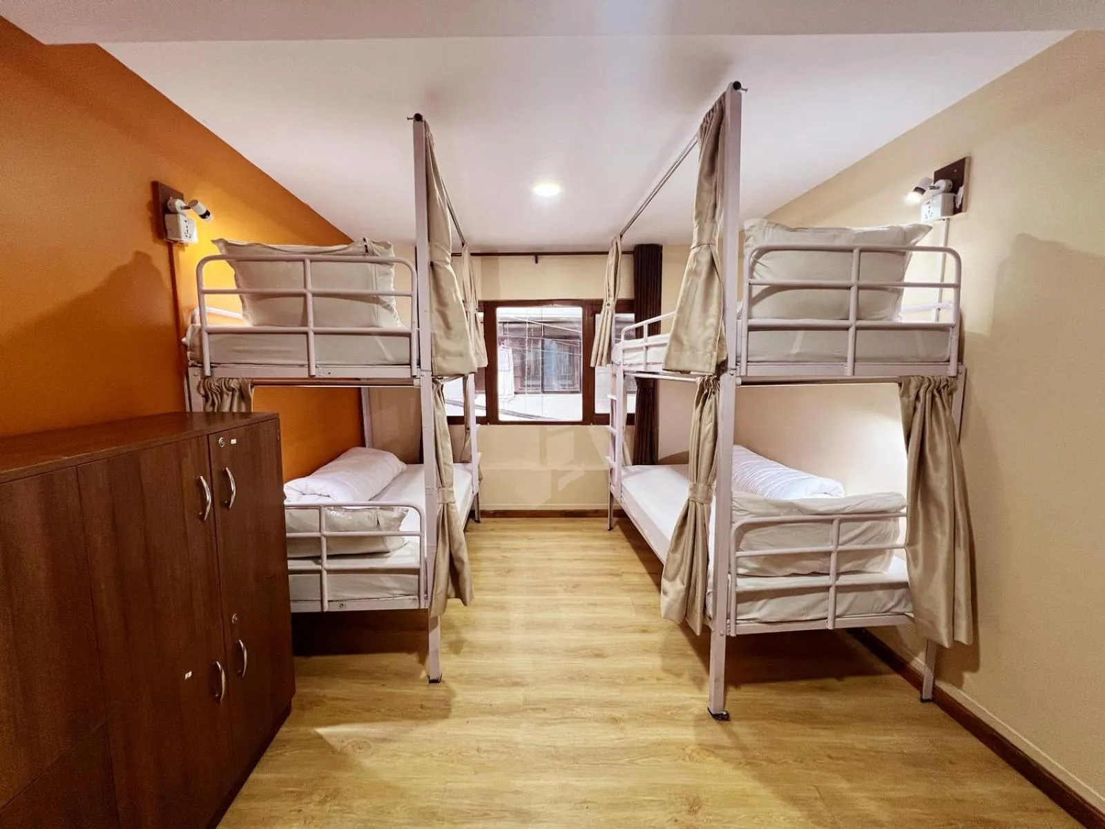 bunk bed, Bed in Holiday Hostel