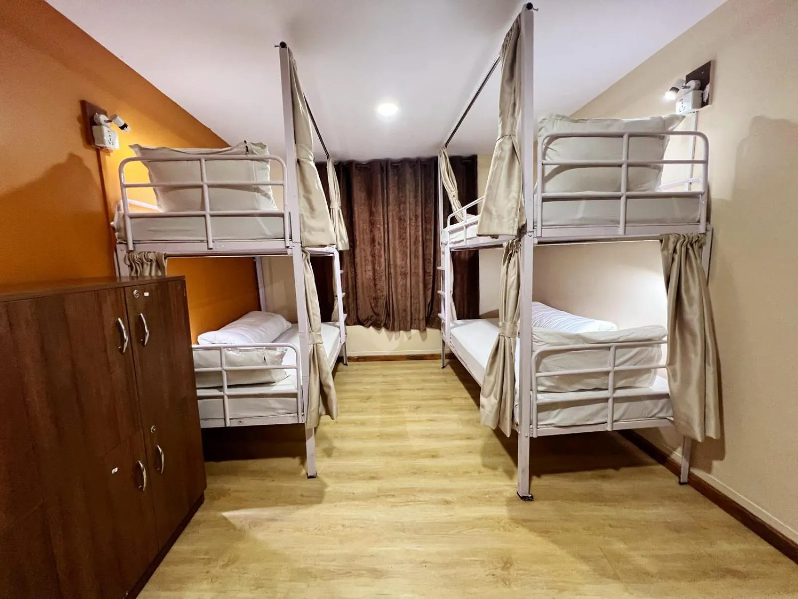 bunk bed, Bed in Holiday Hostel