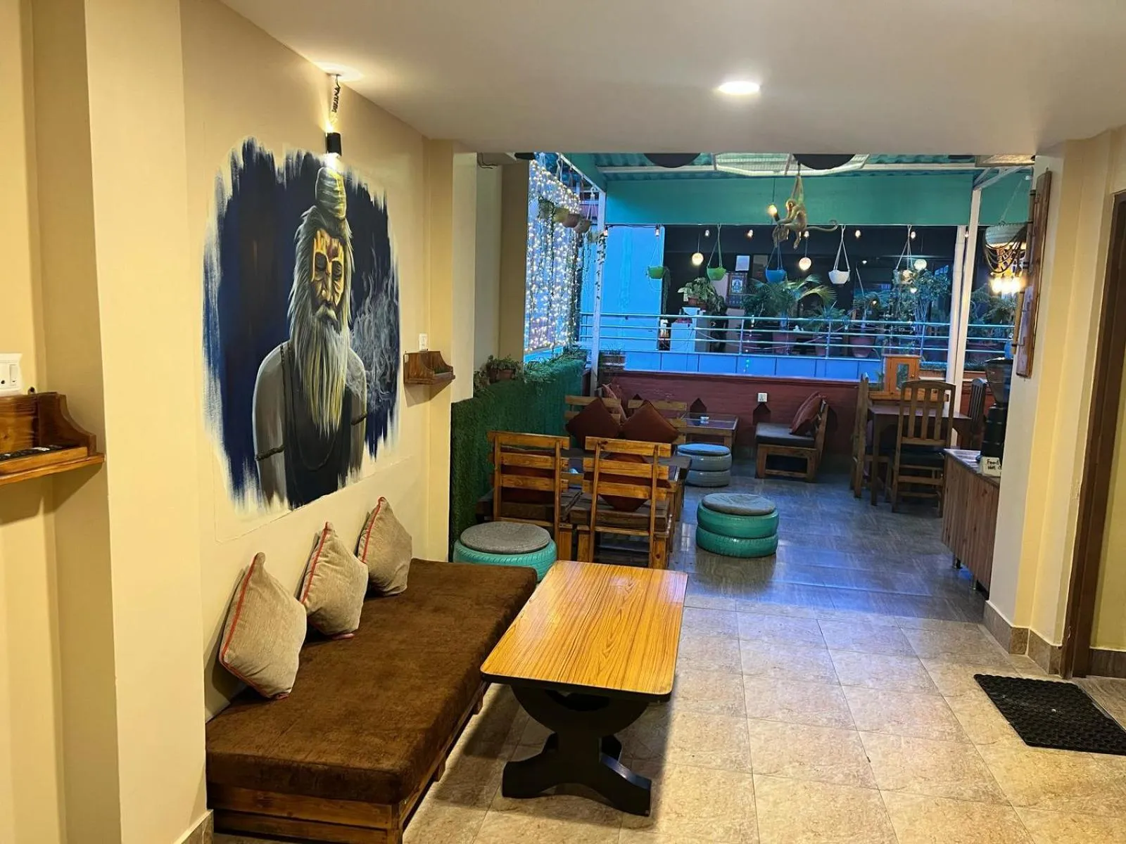 Restaurant/places to eat in Holiday Hostel