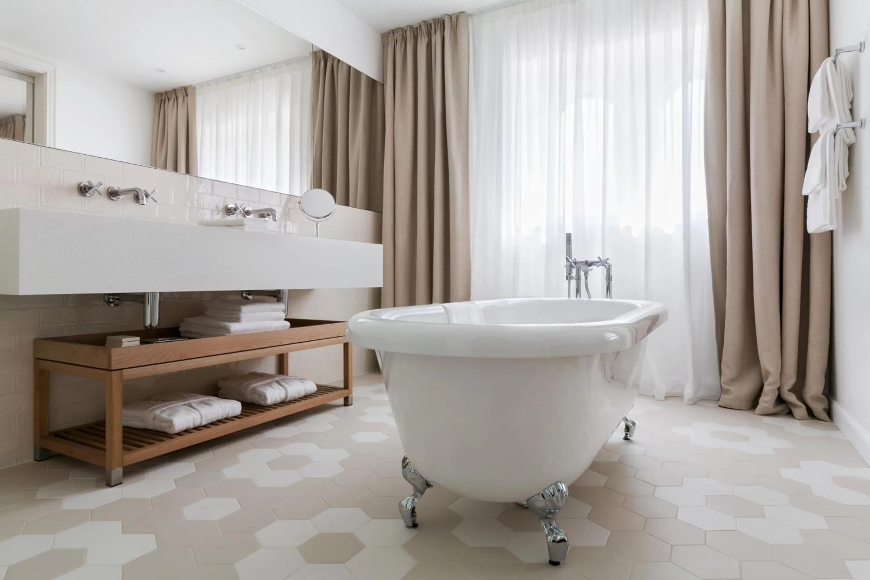 Bath in Heritage Hotel FERMAI MGallery Split