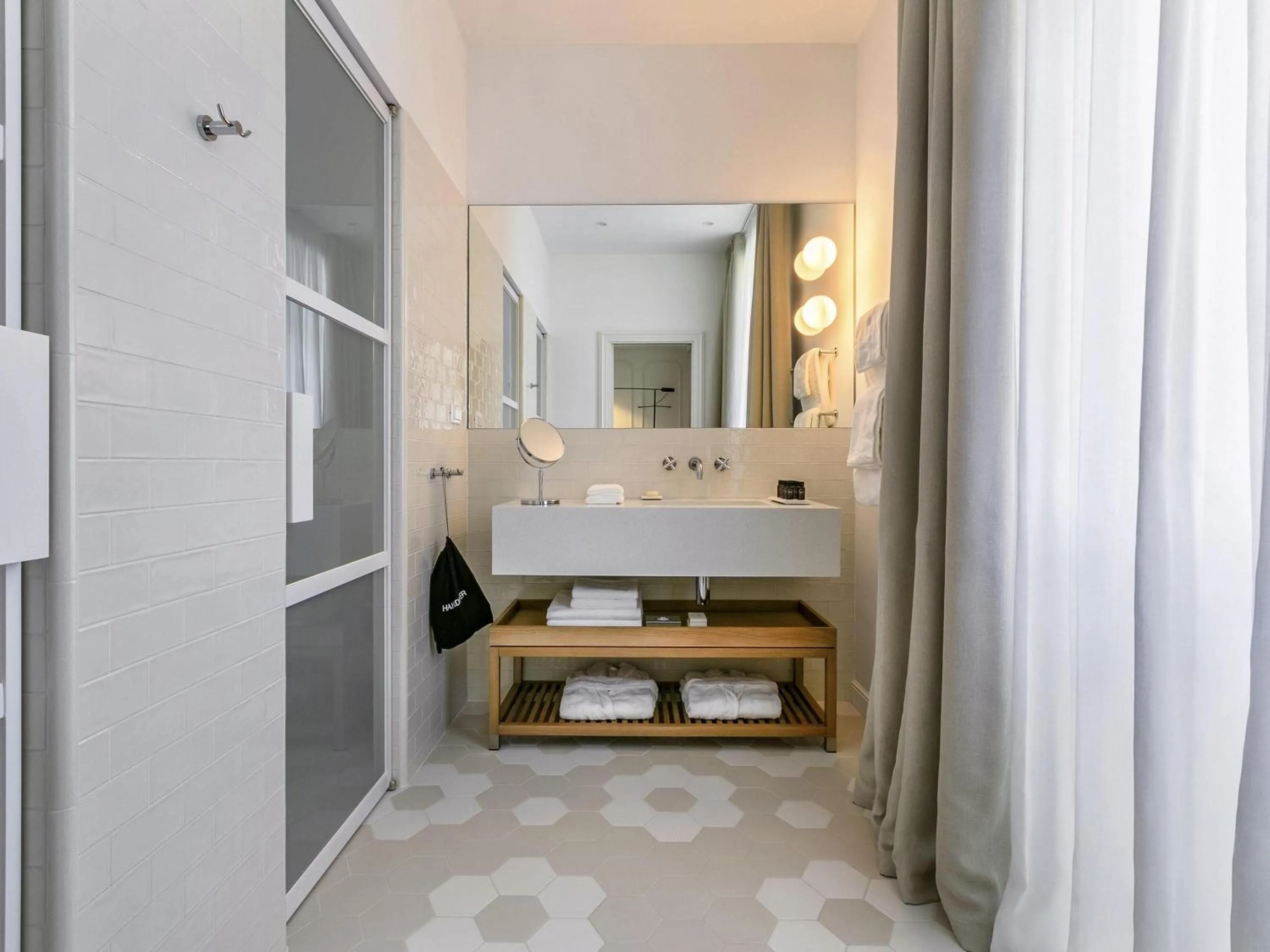 Bedroom in Heritage Hotel FERMAI MGallery Split