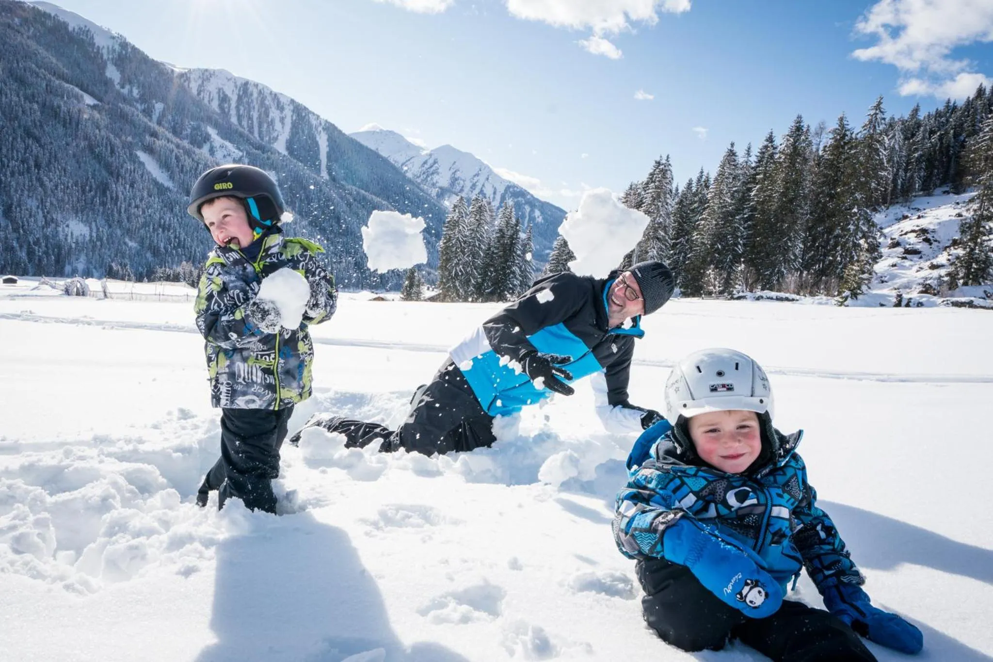 People in Tillga Glück - 4 stars