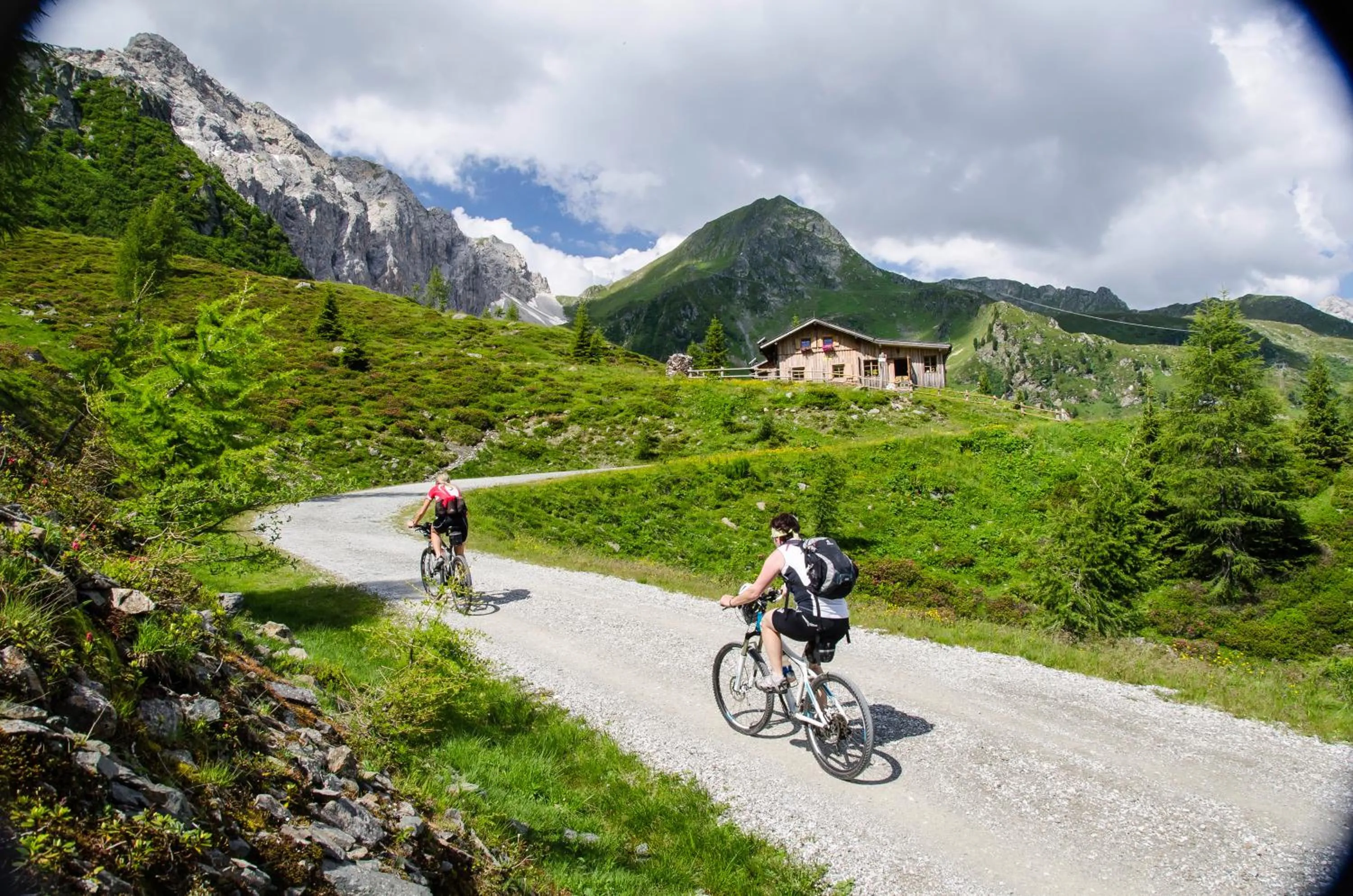 People in Tillga Glück - 4 stars