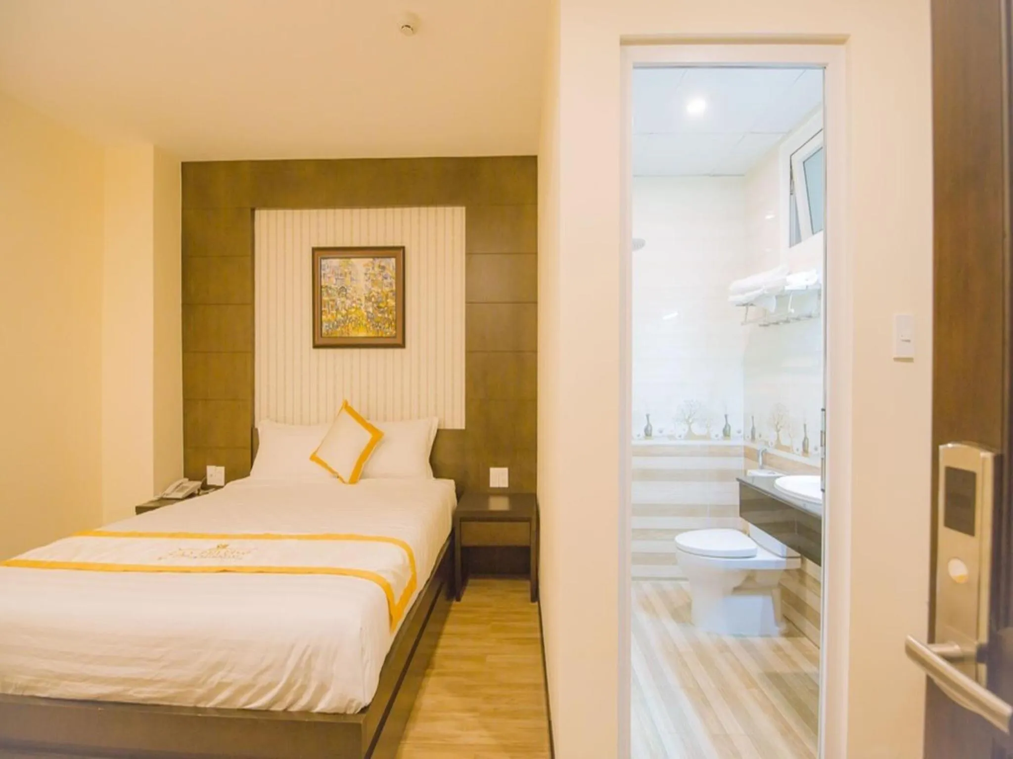 Bed in Thien Ly Hotel - Da Lat Center