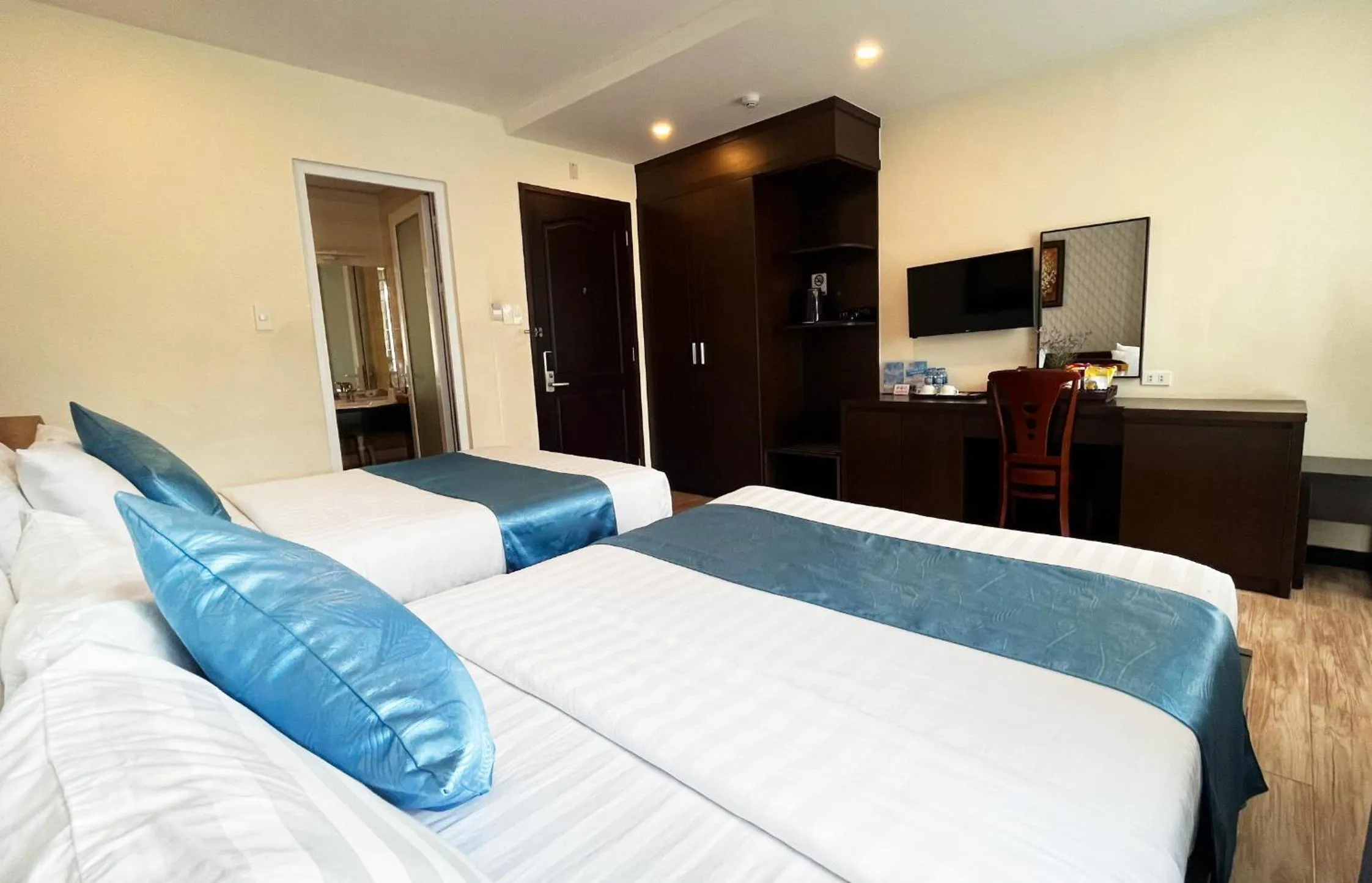 Photo of the whole room, Bed in Thien Ly Hotel - Da Lat Center