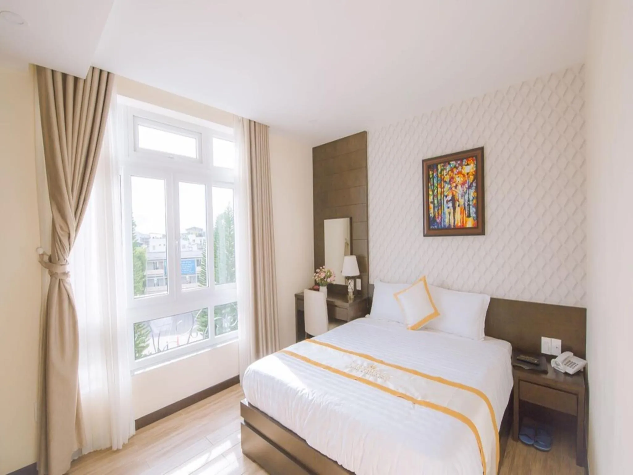 Bed in Thien Ly Hotel - Da Lat Center