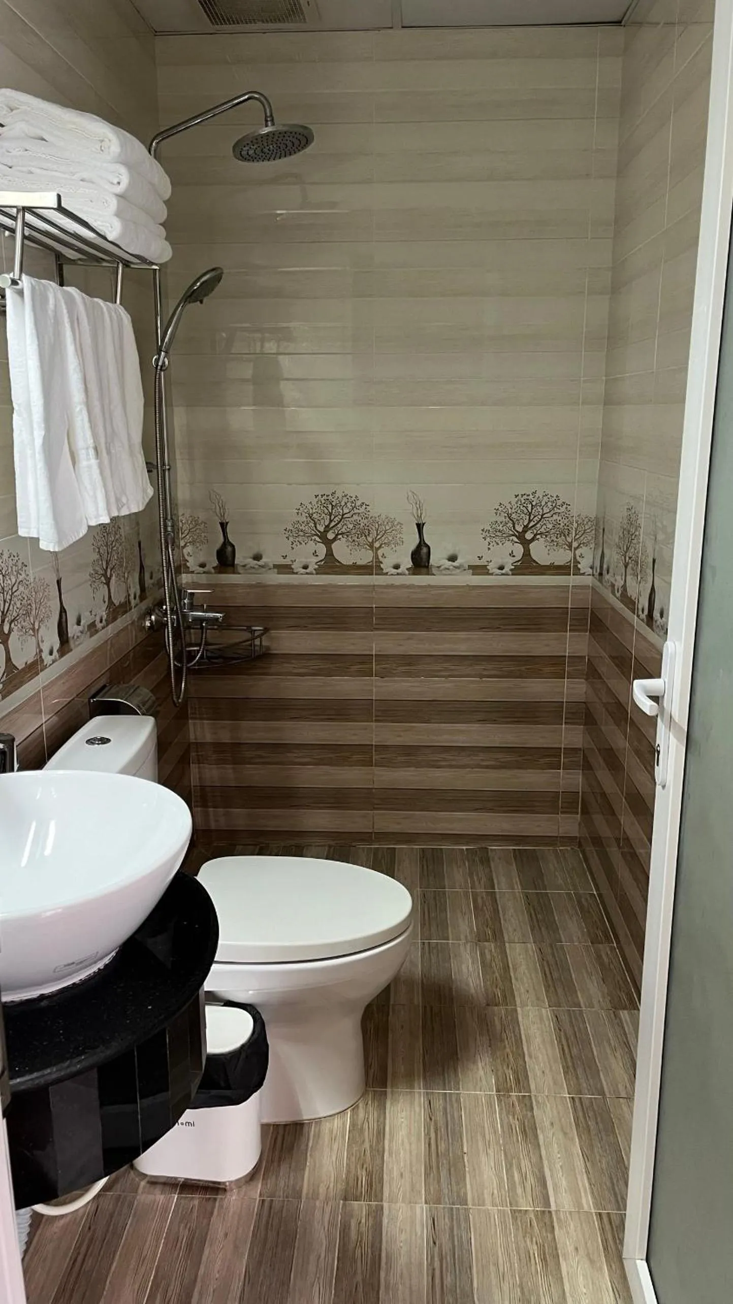 Shower in Thien Ly Hotel - Da Lat Center