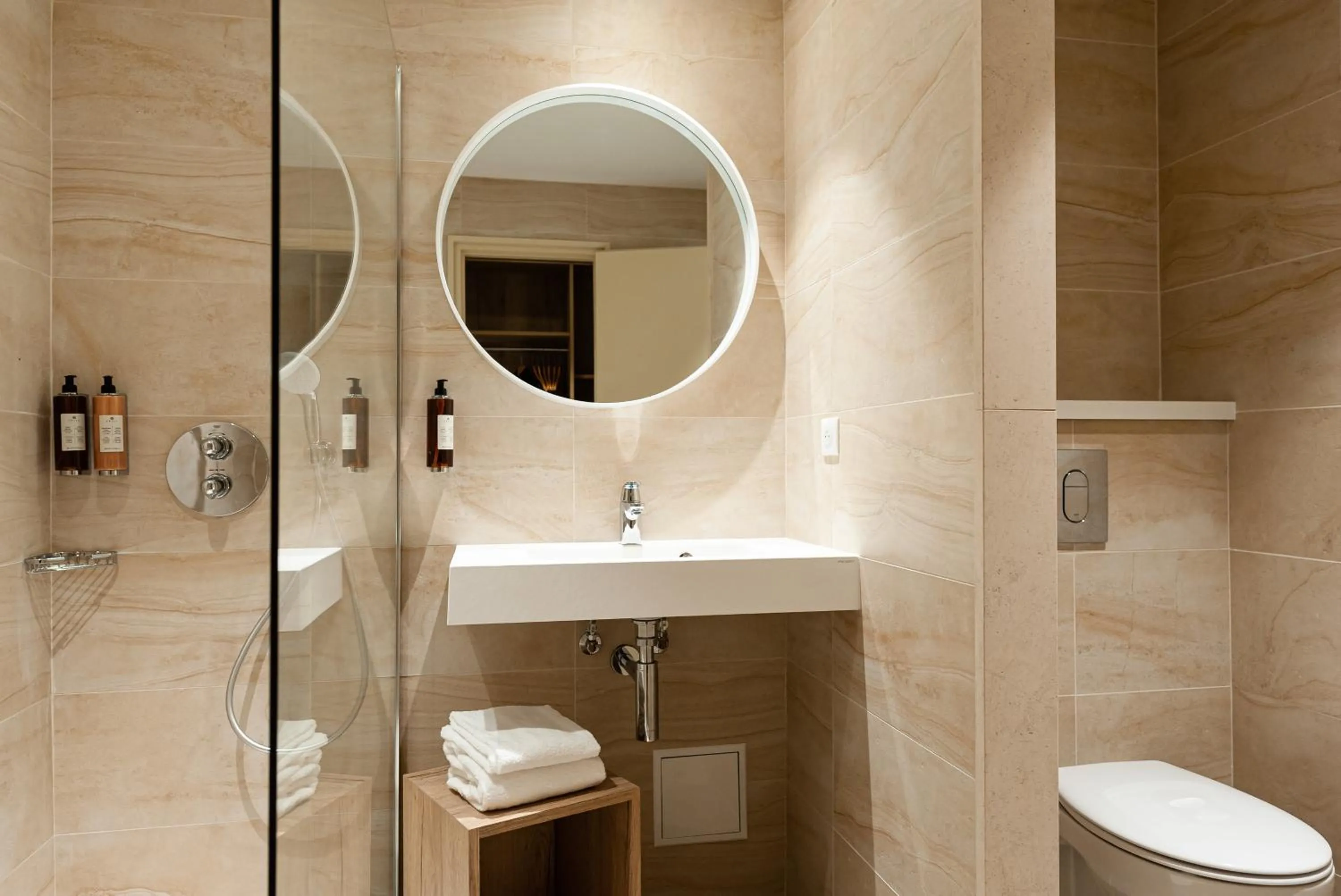 Bathroom in Les Nomades Beaune