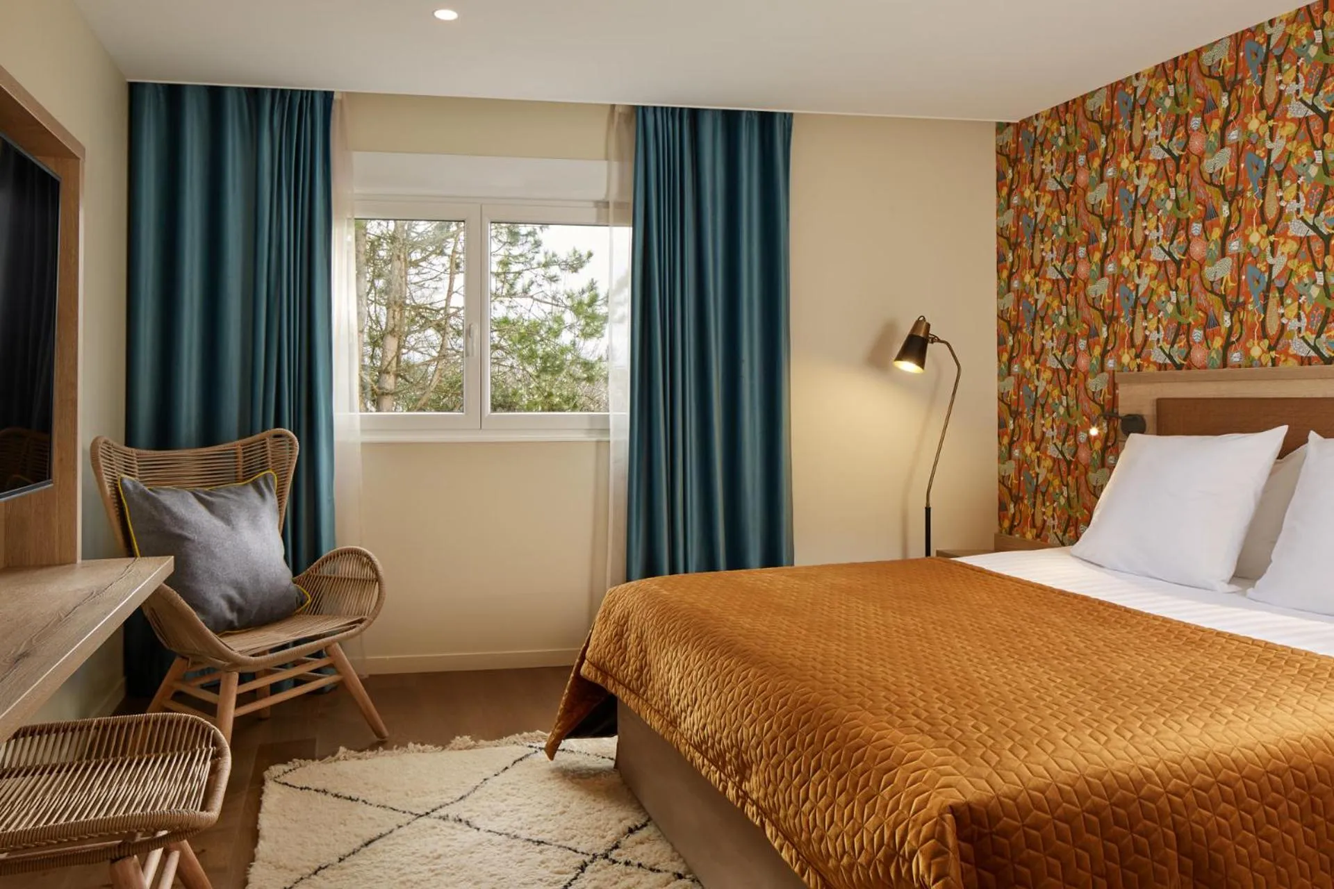 Photo of the whole room, Bed in Les Nomades Beaune