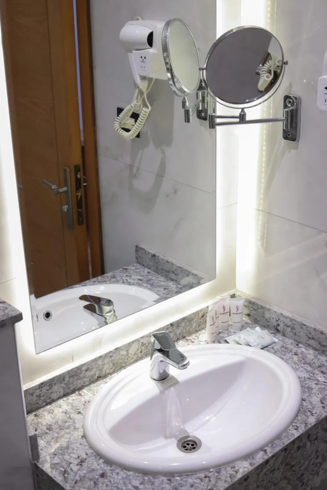 Shower in Delmar Hotel Matrouh