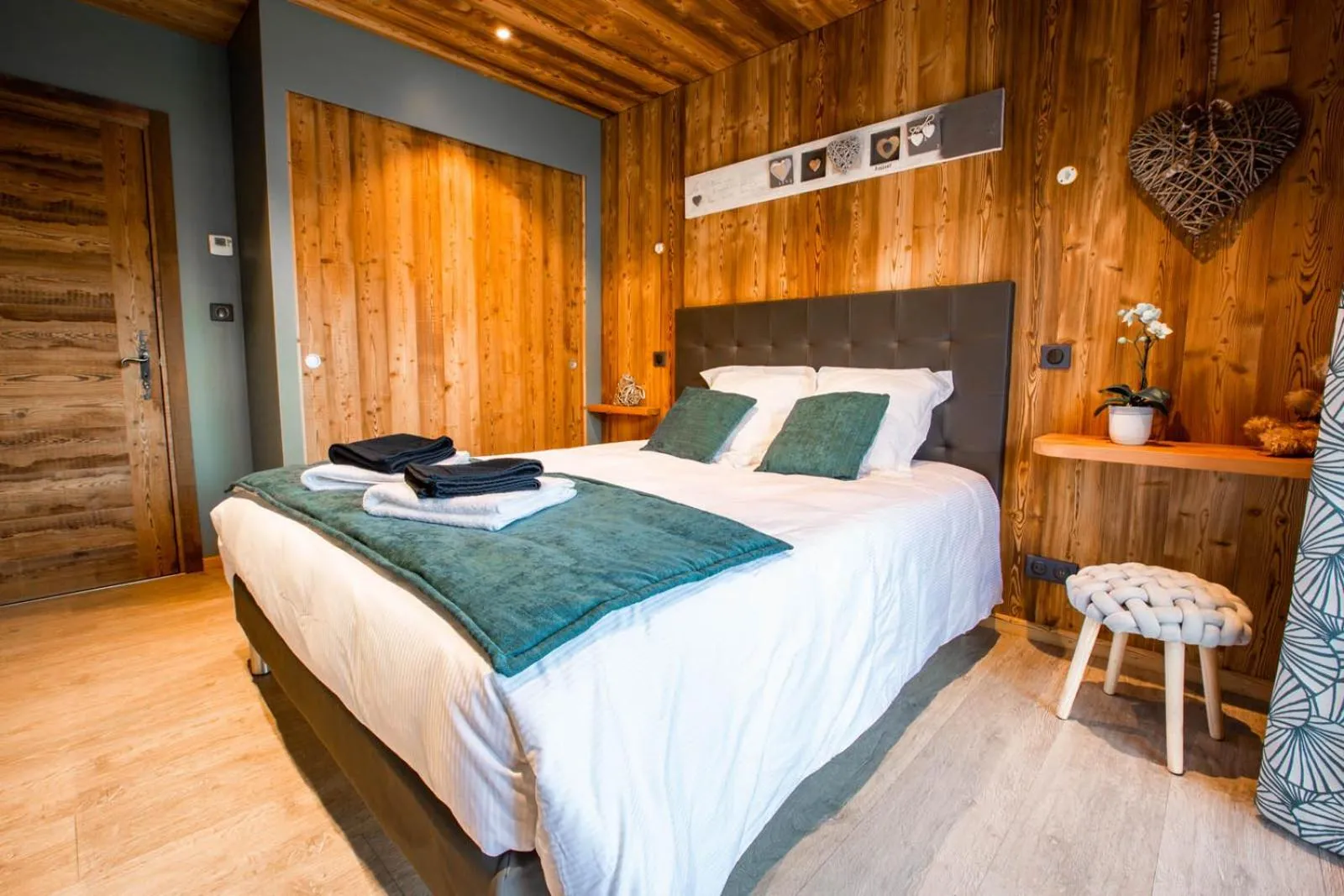 Bedroom, Bed in Les Mazots des Fées