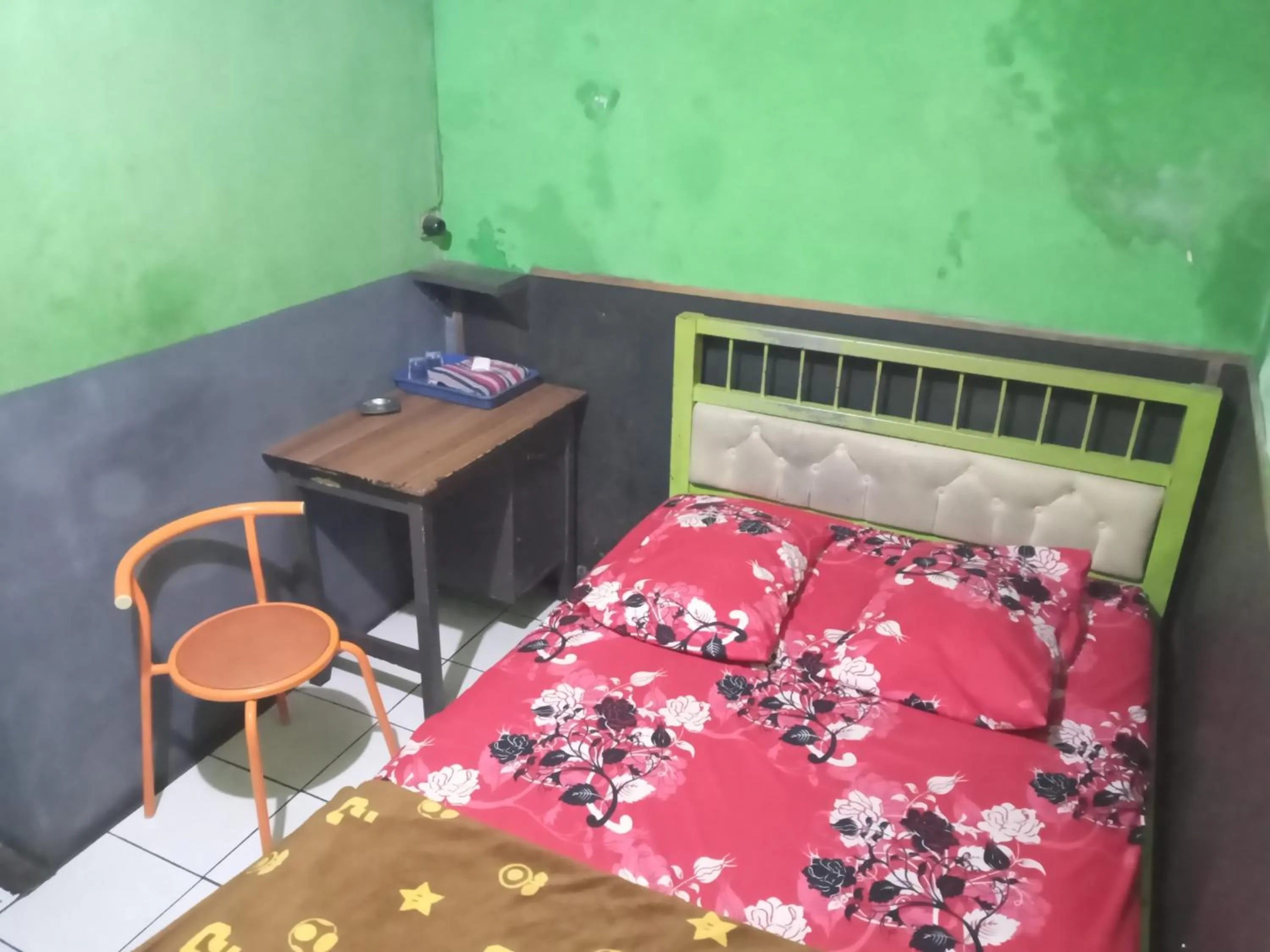 Bedroom, Bed in Penginapan 99