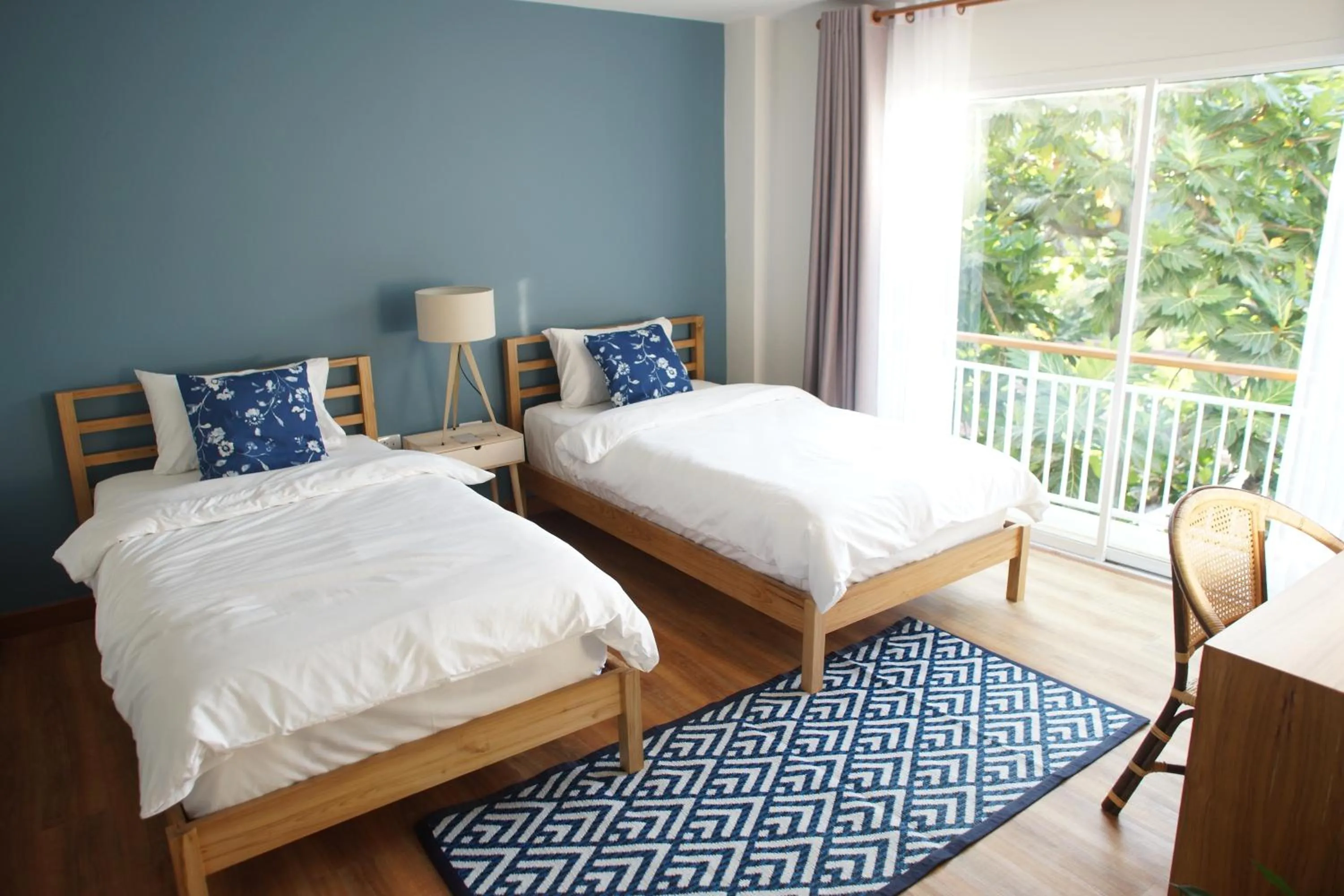 Photo of the whole room, Bed in Breadfruit