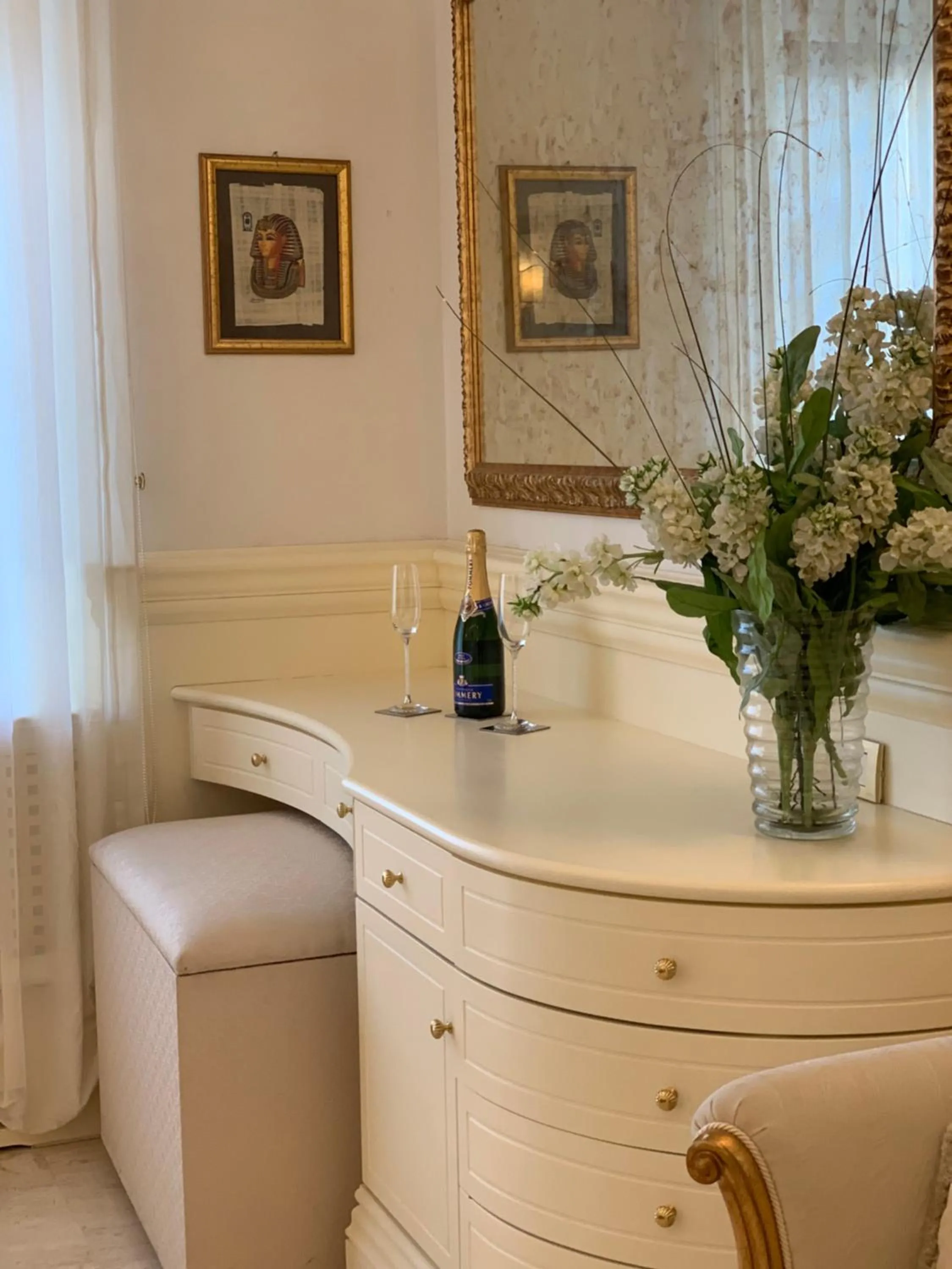 Photo of the whole room in Simon's Guest House Rome