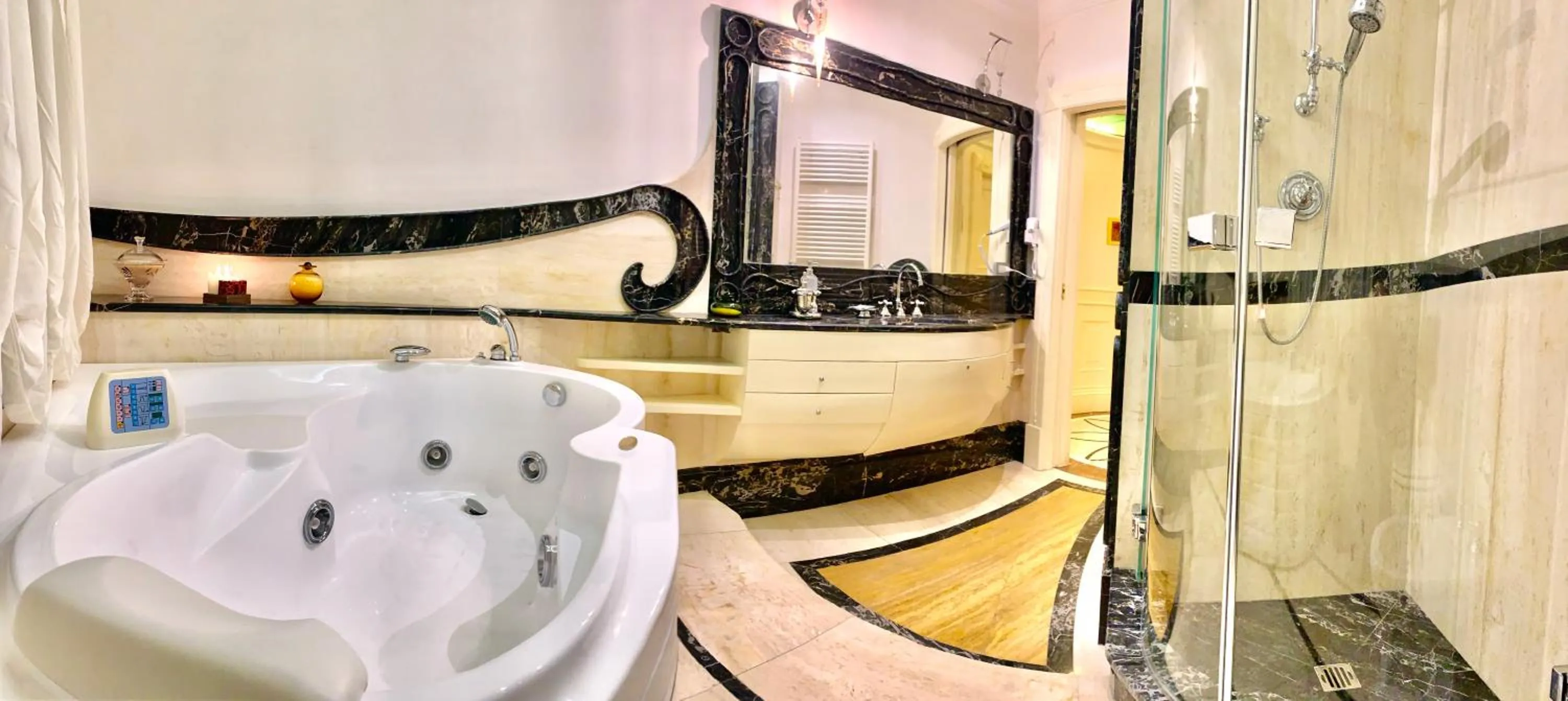 Bathroom in Simon's Guest House Rome