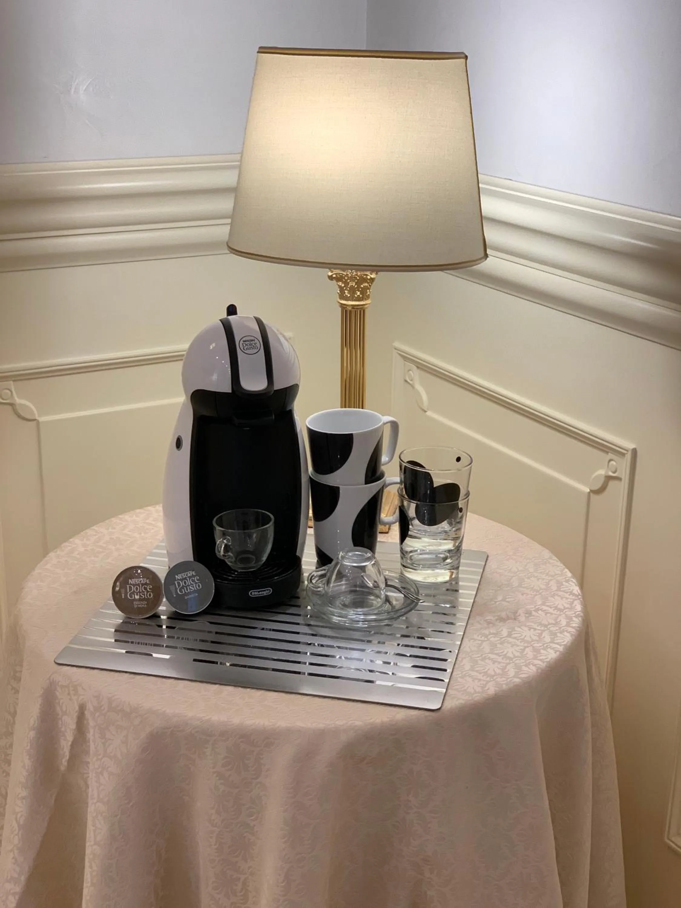 Coffee/tea facilities in Simon's Guest House Rome