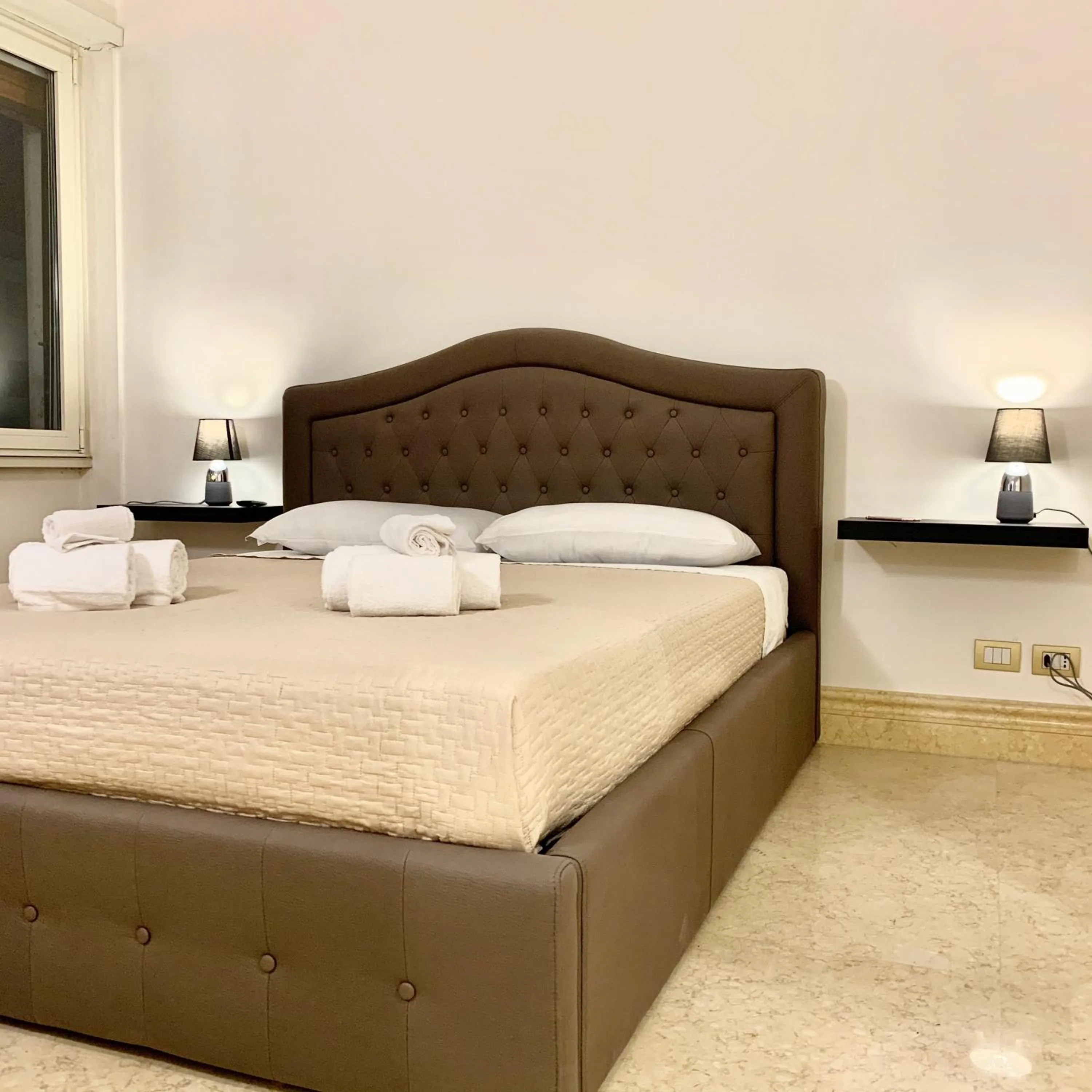 Photo of the whole room, Bed in Simon's Guest House Rome