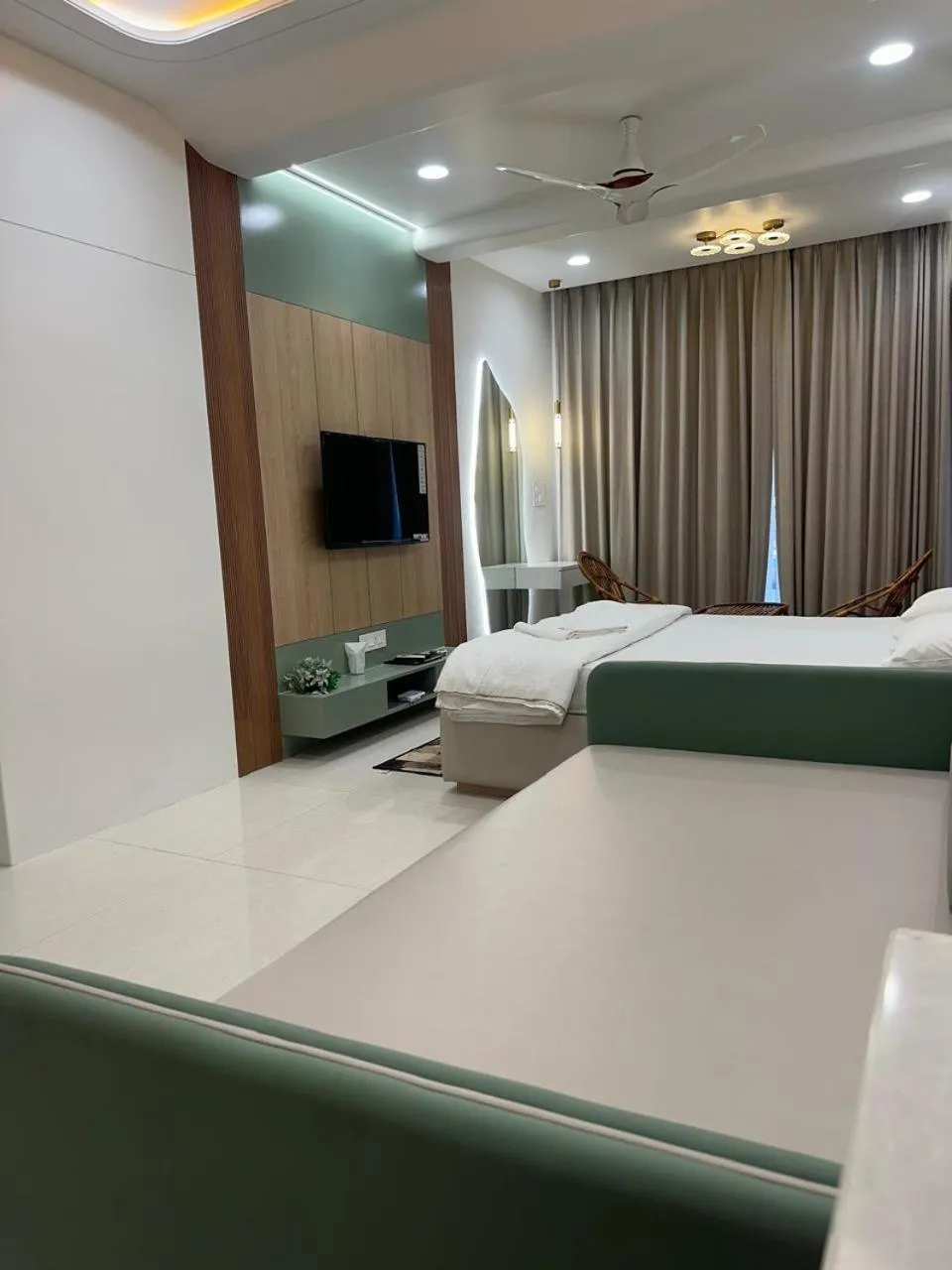 Restaurant/places to eat in HOTEL NORTH VIEW