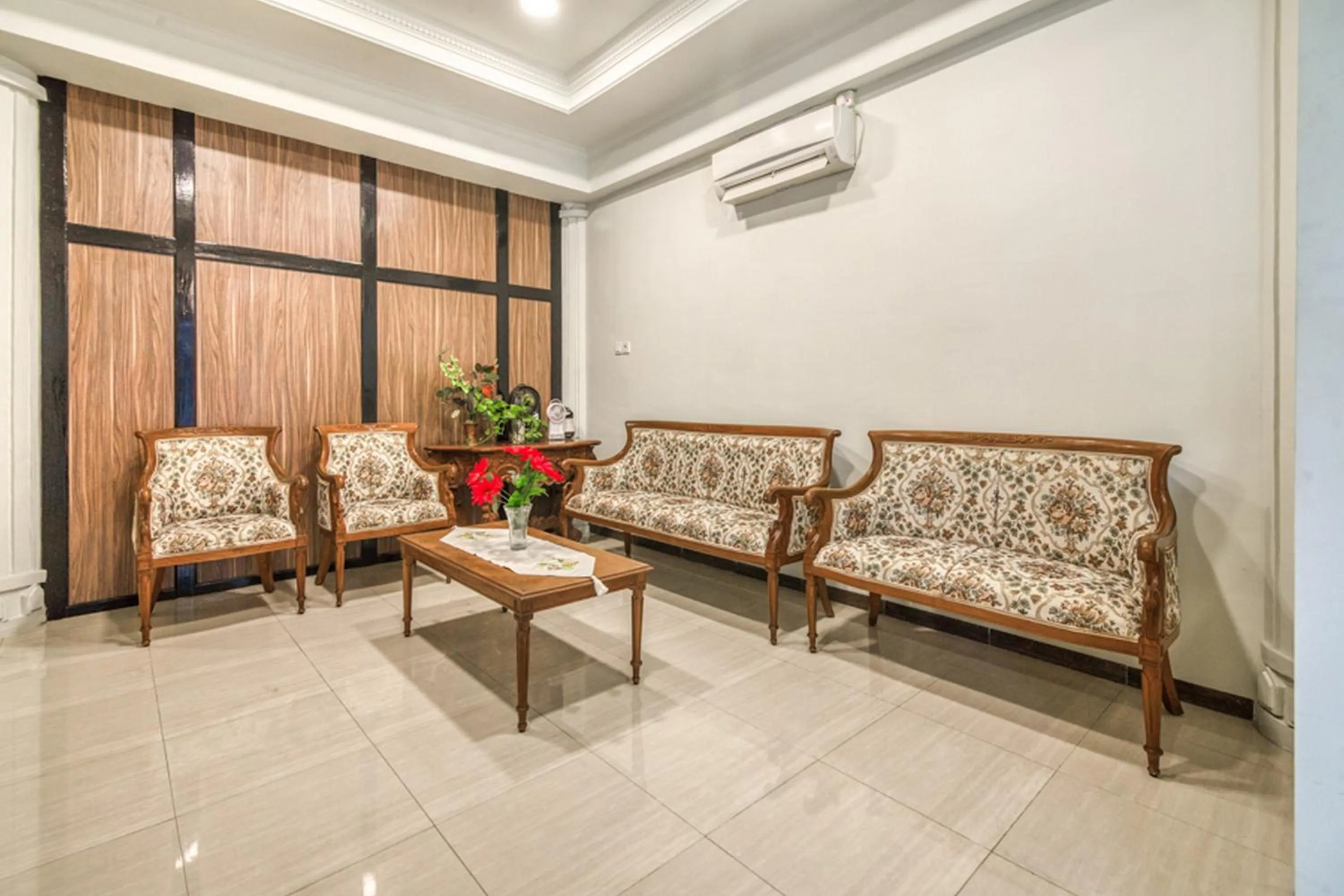 RedDoorz Plus near Akademi Kepolisian Semarang 3