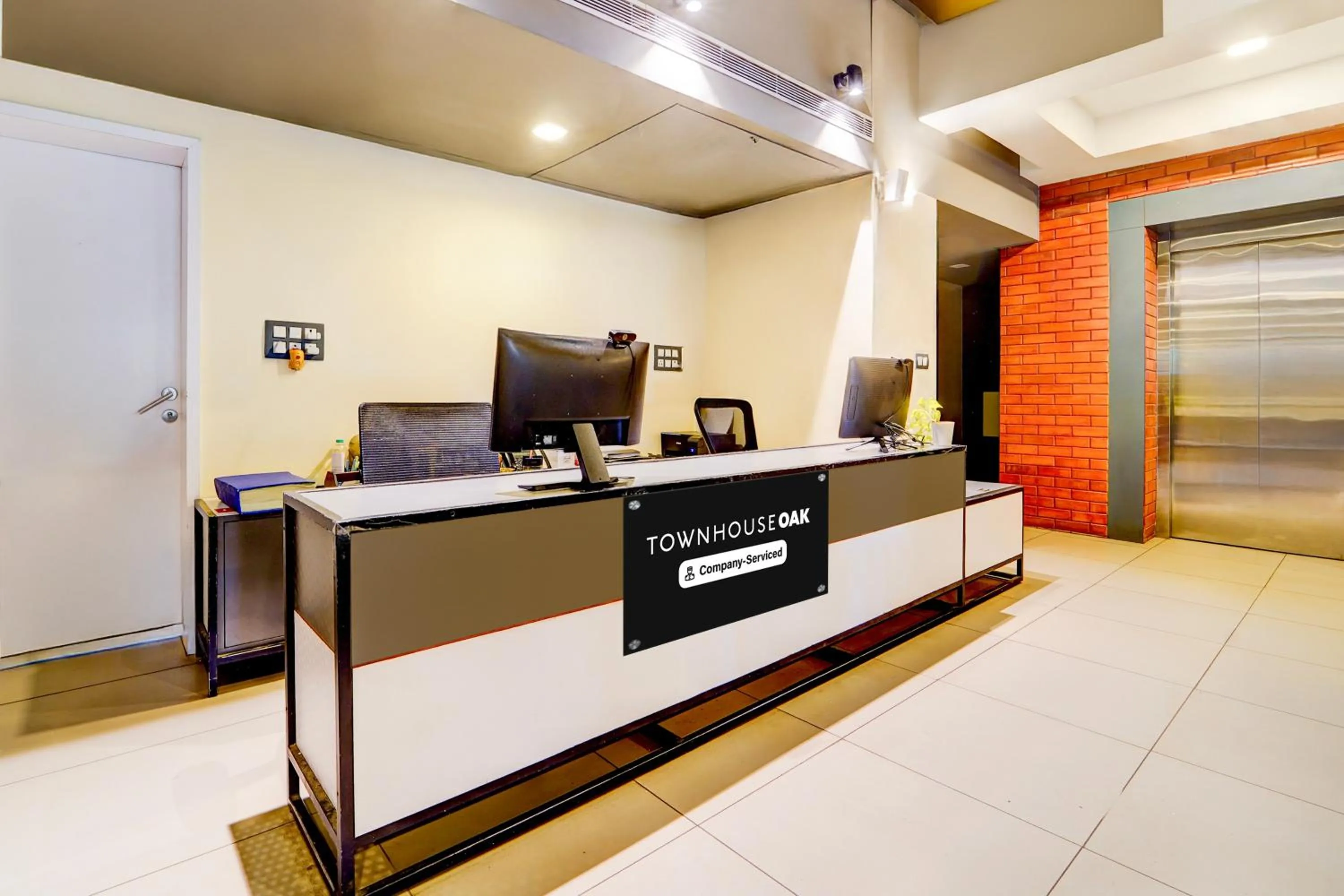 Lobby or reception in Super Townhouse Oak Mangalore