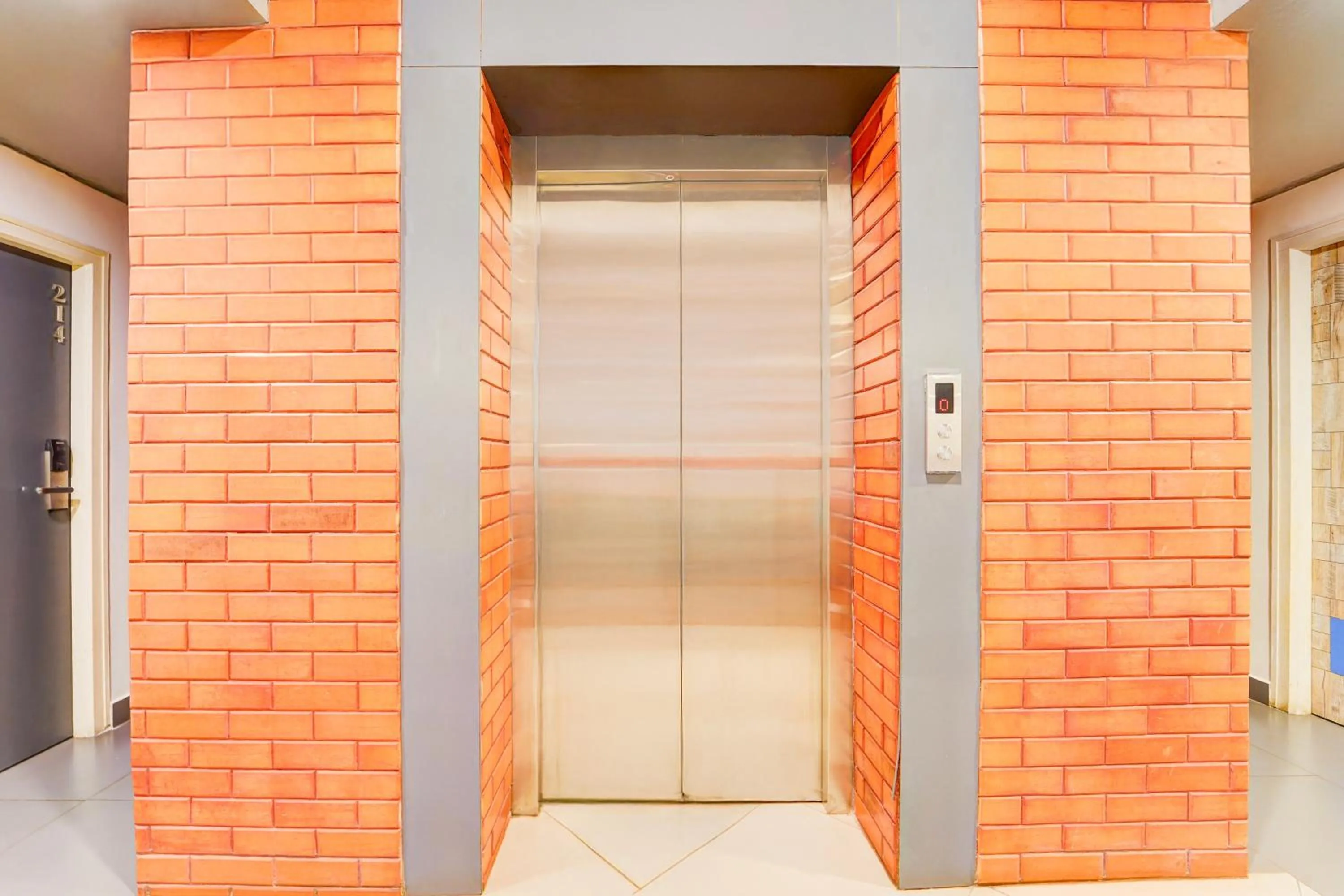 Lobby or reception in Super Townhouse Oak Mangalore