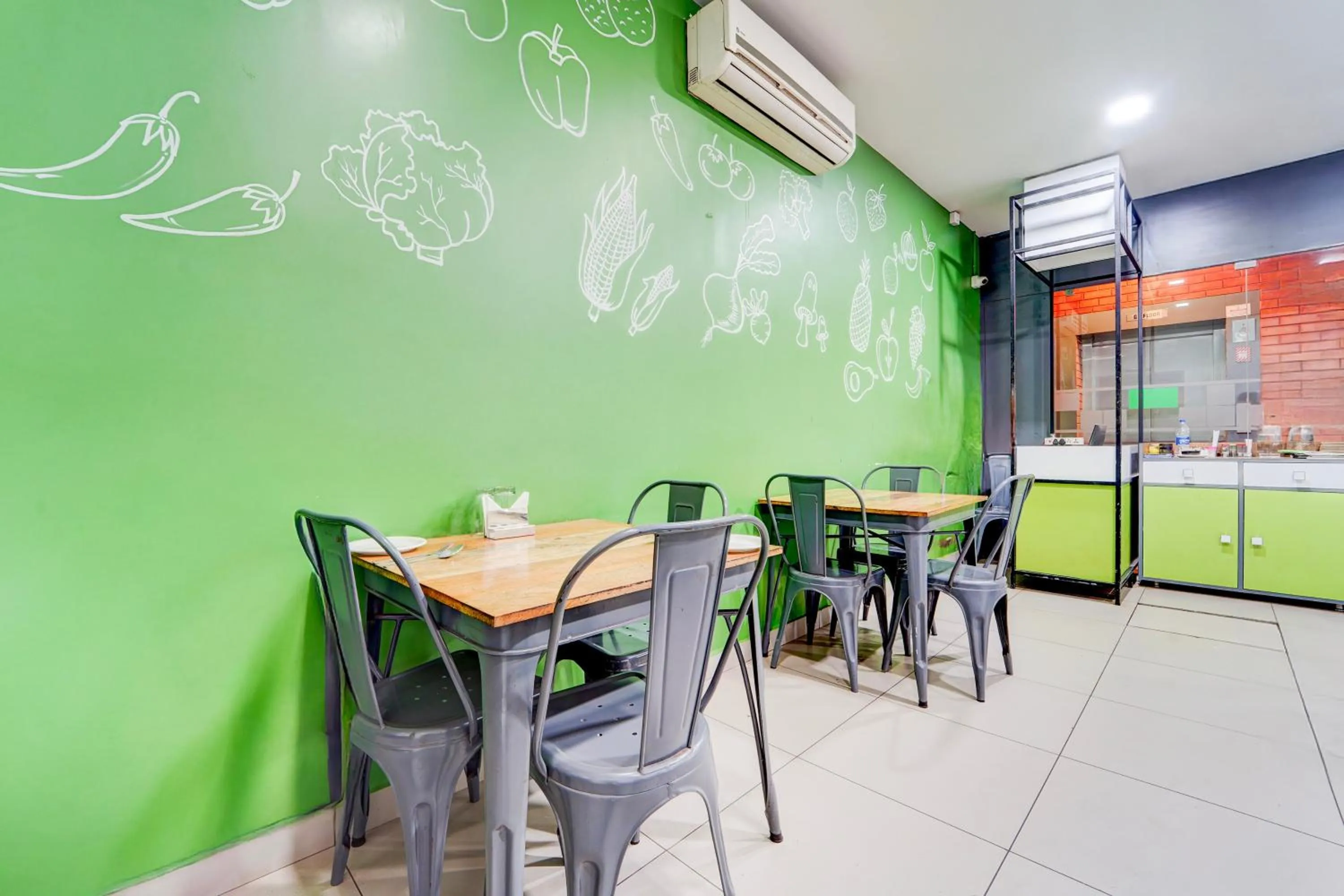 Restaurant/places to eat in Super Townhouse Oak Mangalore