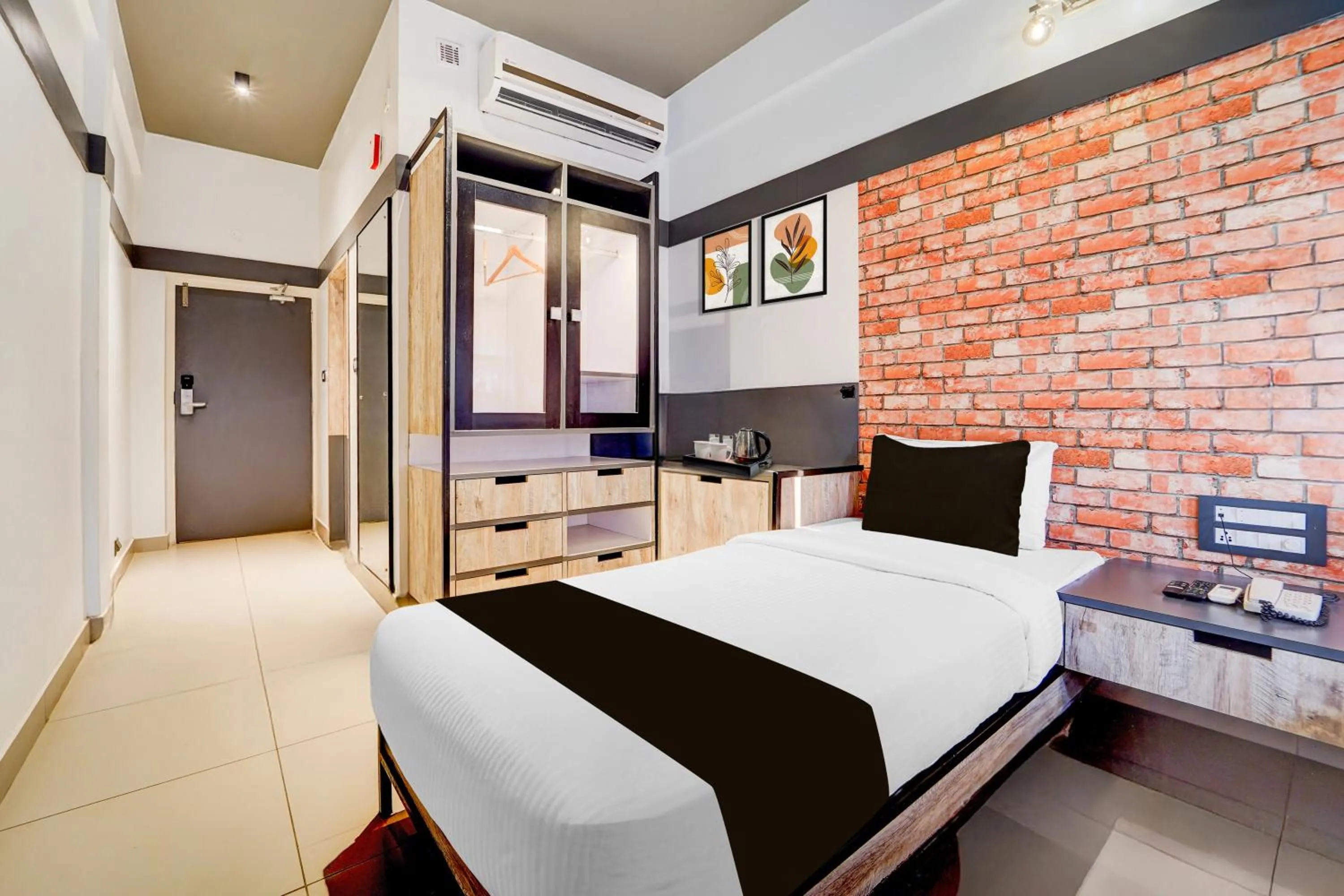 Bedroom, Bed in Super Townhouse Oak Mangalore