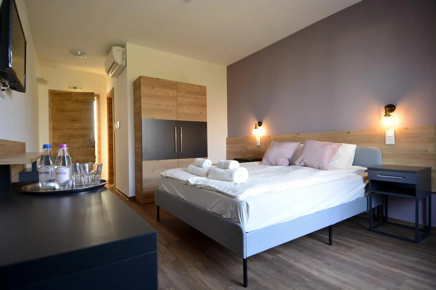 Photo of the whole room, Bed in Ludwig Hotel