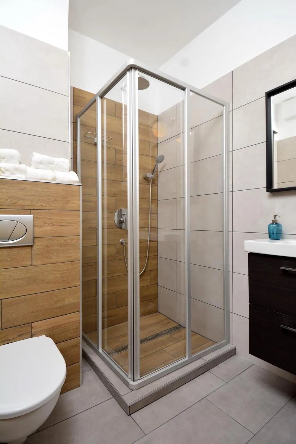 Shower in Ludwig Hotel