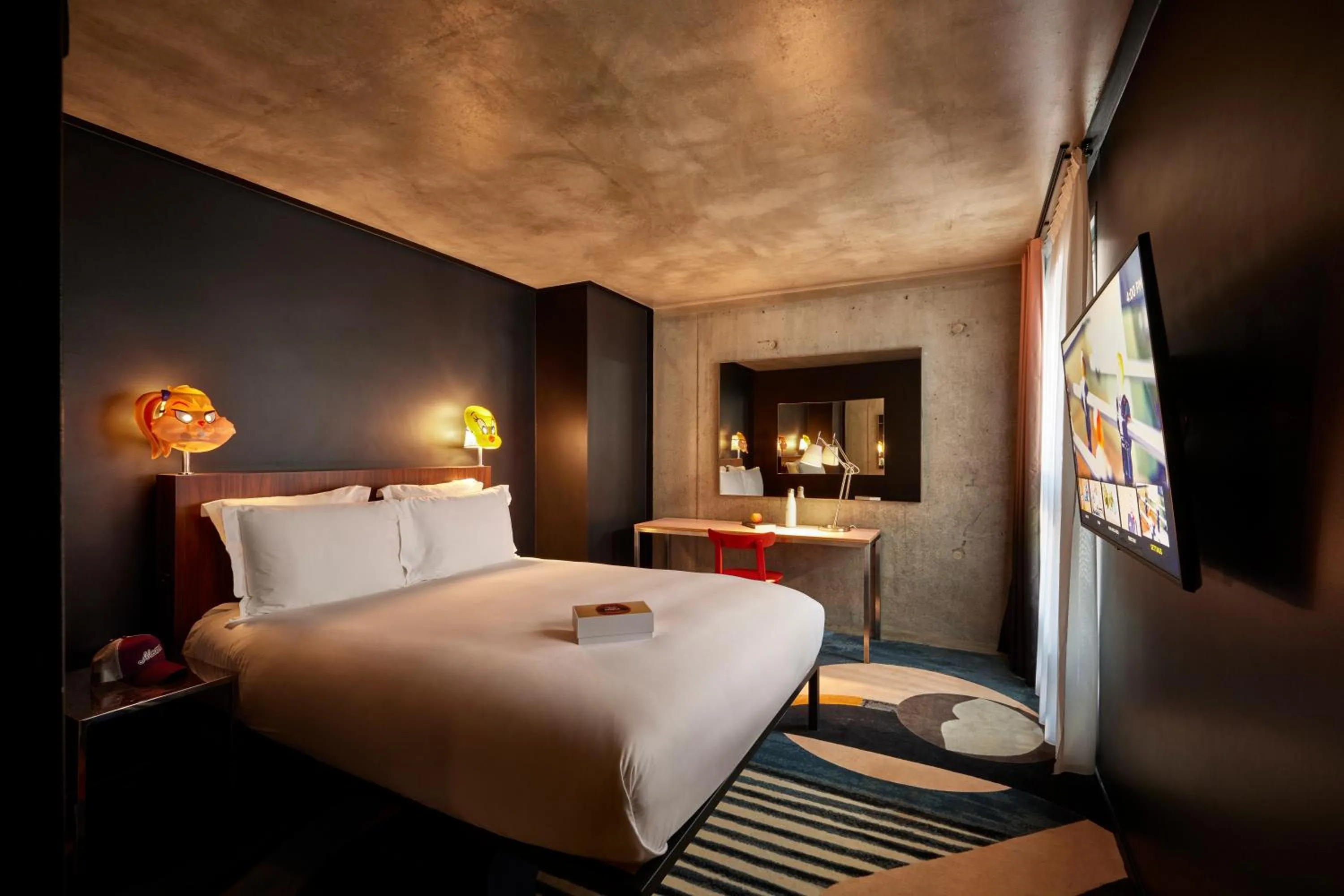 Bed in Mama Shelter Paris East