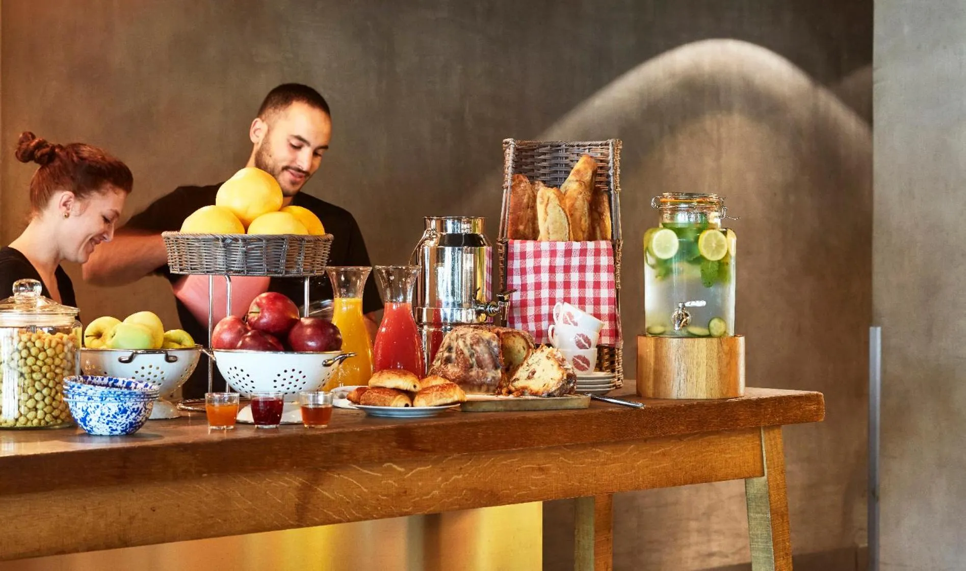 Restaurant/places to eat in Mama Shelter Paris East