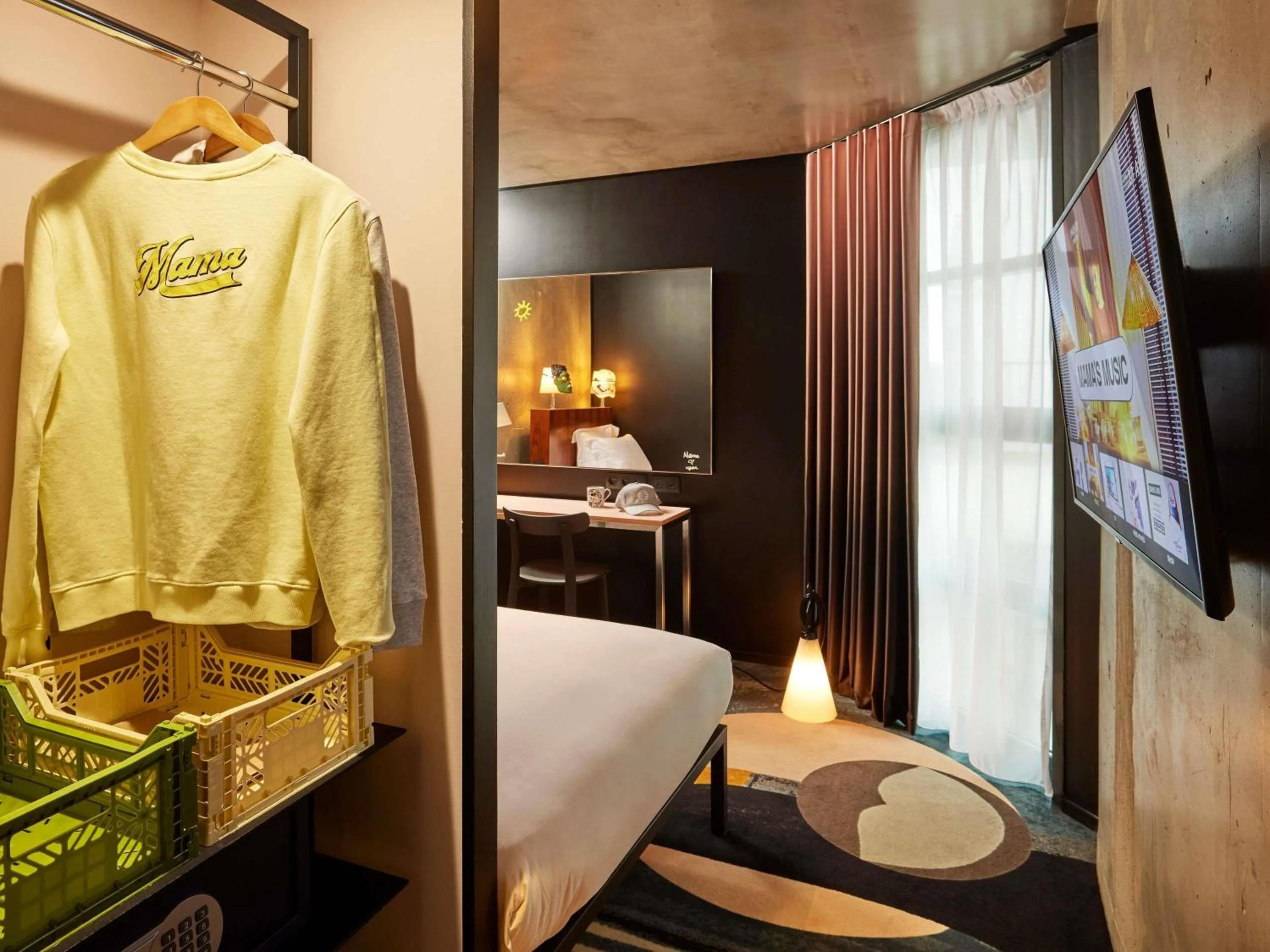 Bedroom, Bed in Mama Shelter Paris East