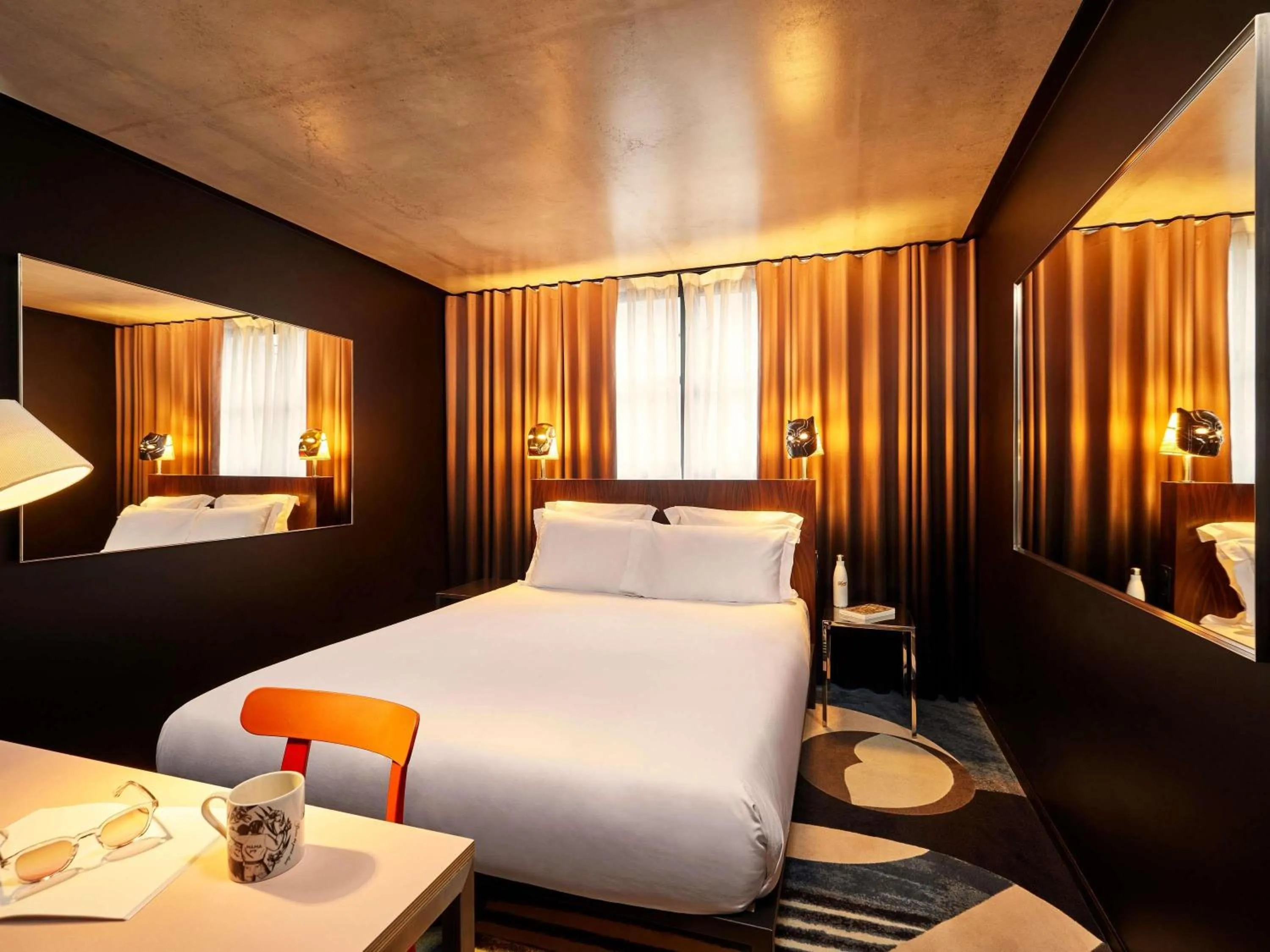 Bedroom, Bed in Mama Shelter Paris East