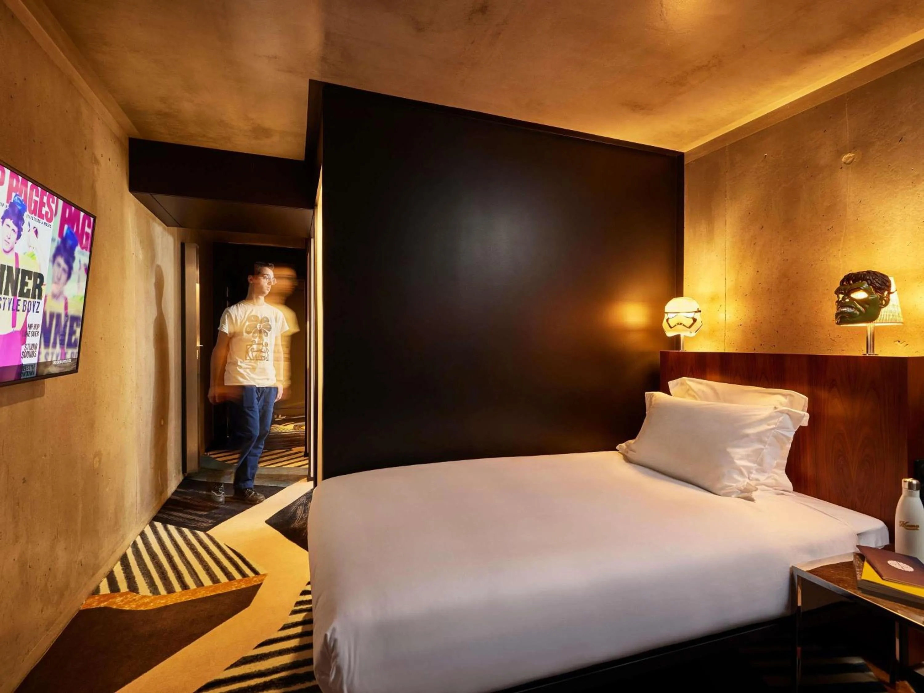 Bedroom, Bed in Mama Shelter Paris East