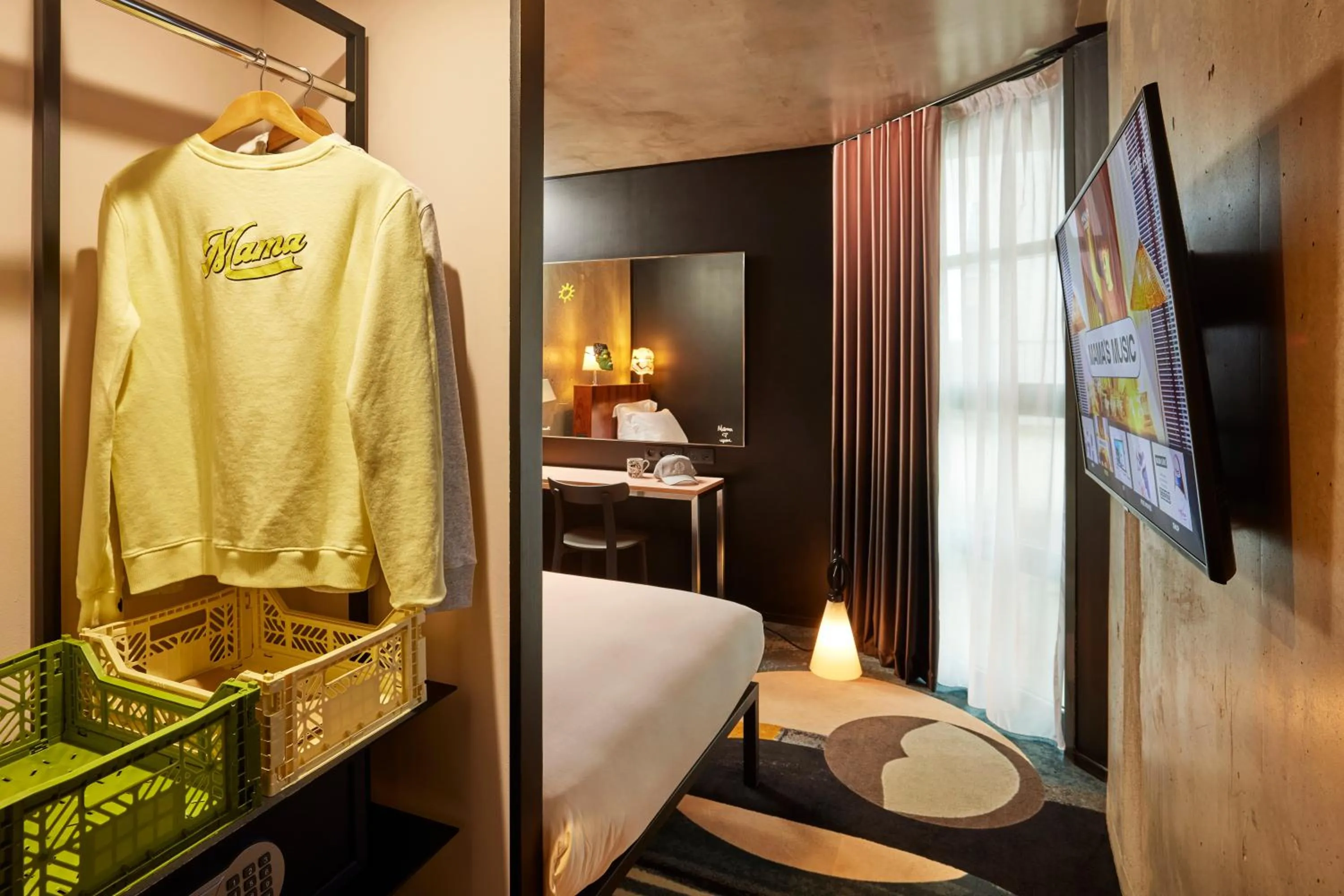 Bed in Mama Shelter Paris East