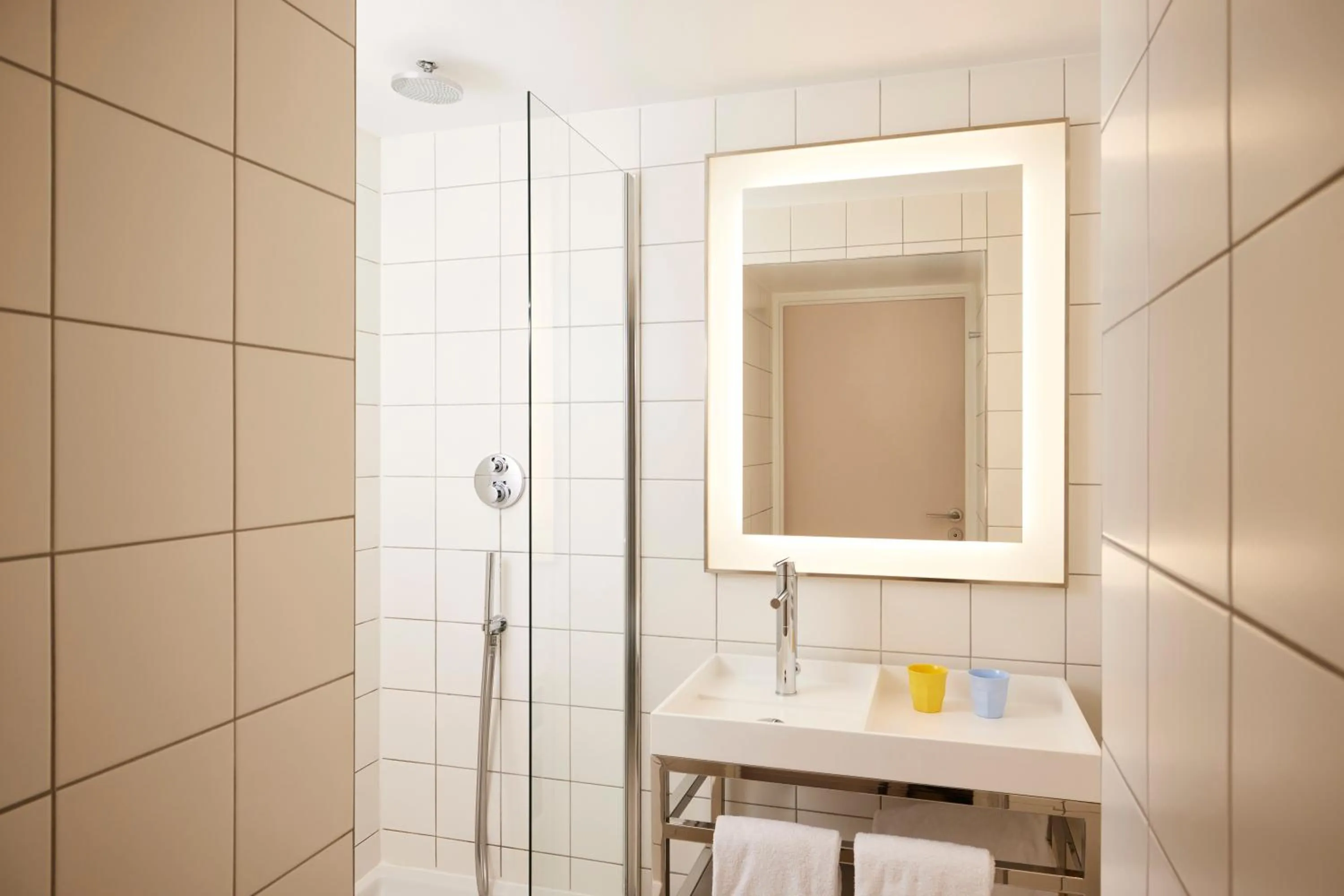 Shower in Mama Shelter Paris East